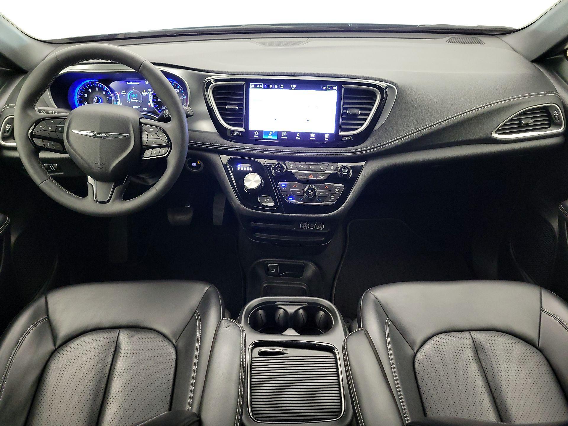 Thumbnail: 2023 Chrysler Pacifica - 9