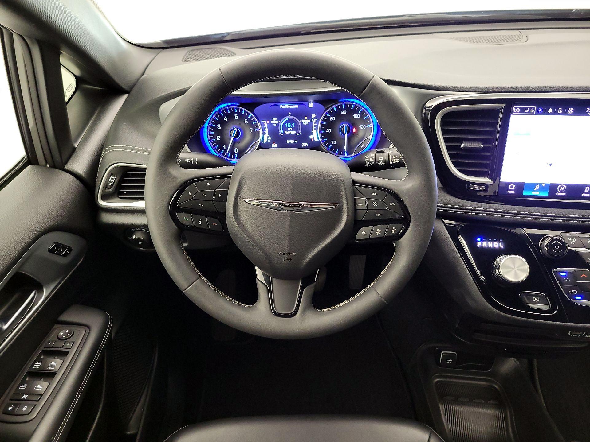 Thumbnail: 2023 Chrysler Pacifica - 10