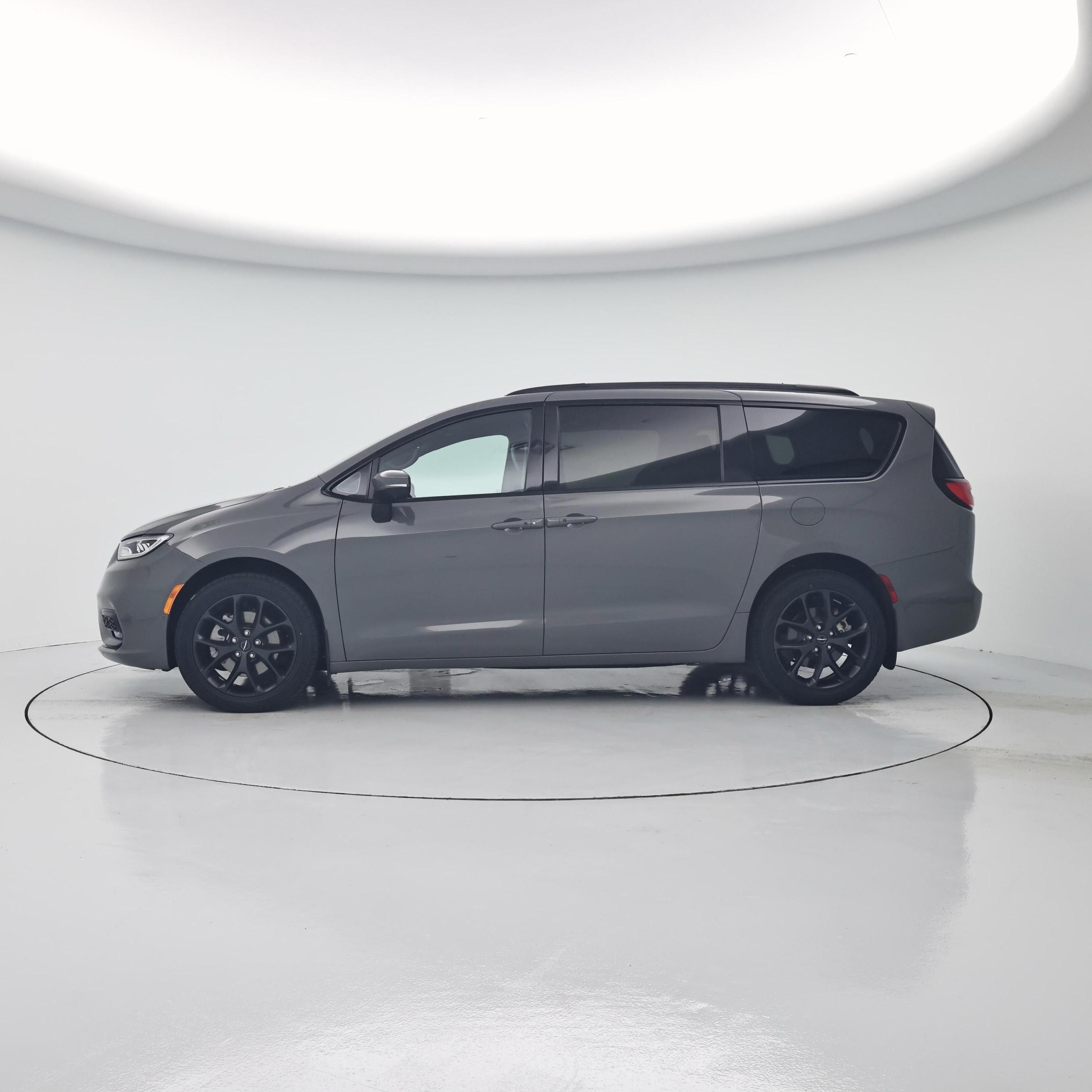Thumbnail: 2023 Chrysler Pacifica - 3