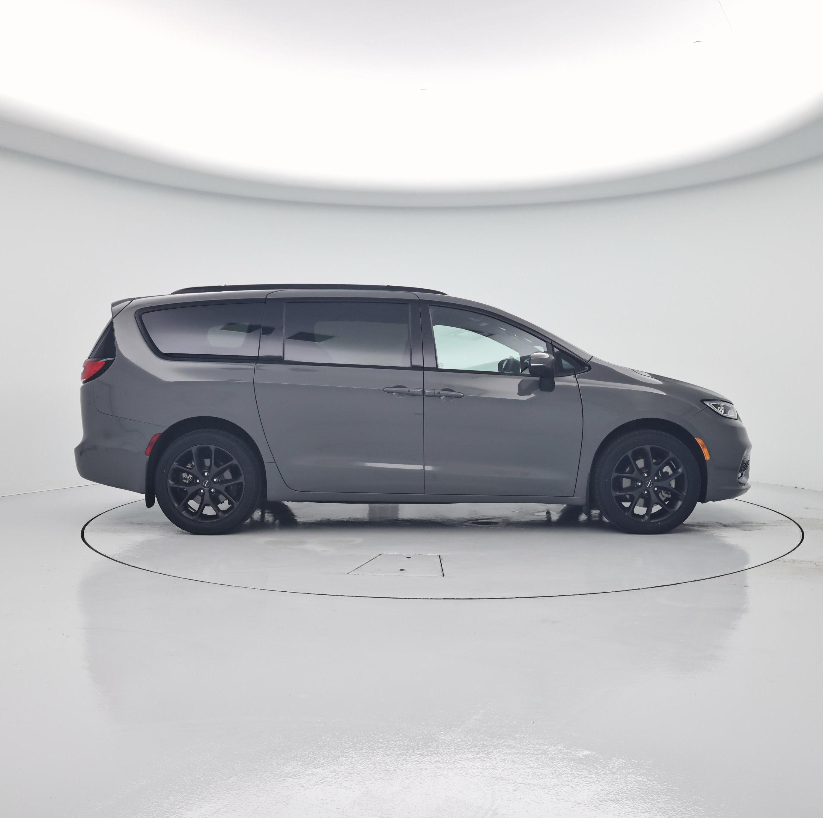 Thumbnail: 2023 Chrysler Pacifica - 7