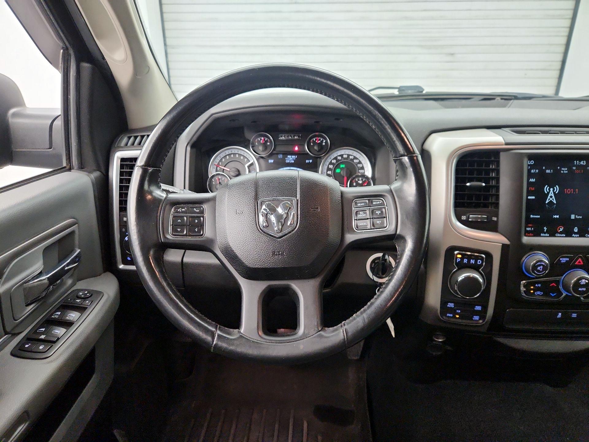 Thumbnail: 2019 RAM 1500 Classic - 10