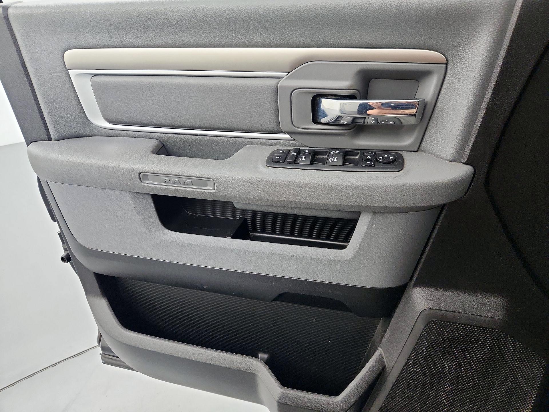 Thumbnail: 2019 RAM 1500 Classic - 12