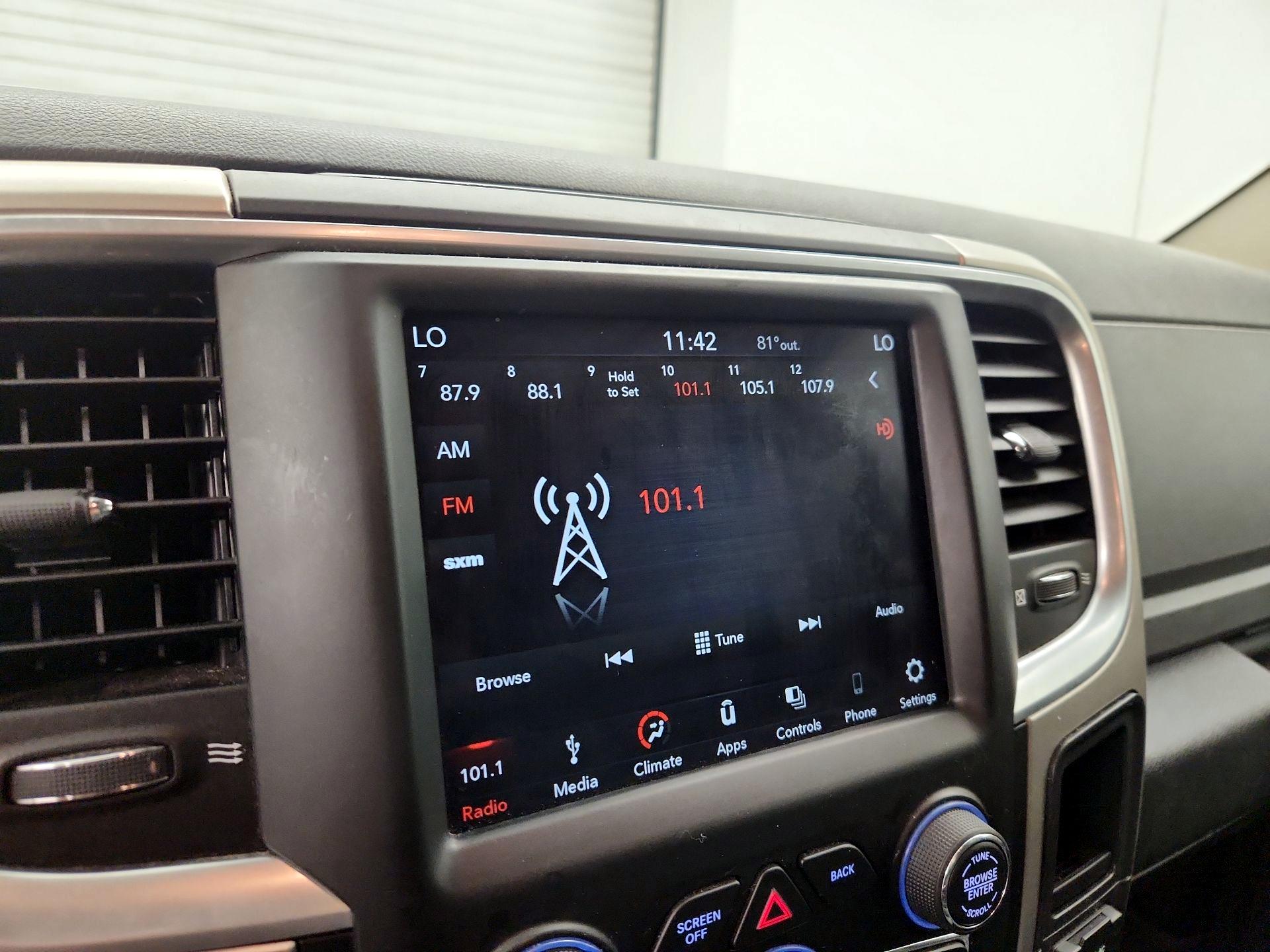 Thumbnail: 2019 RAM 1500 Classic - 15