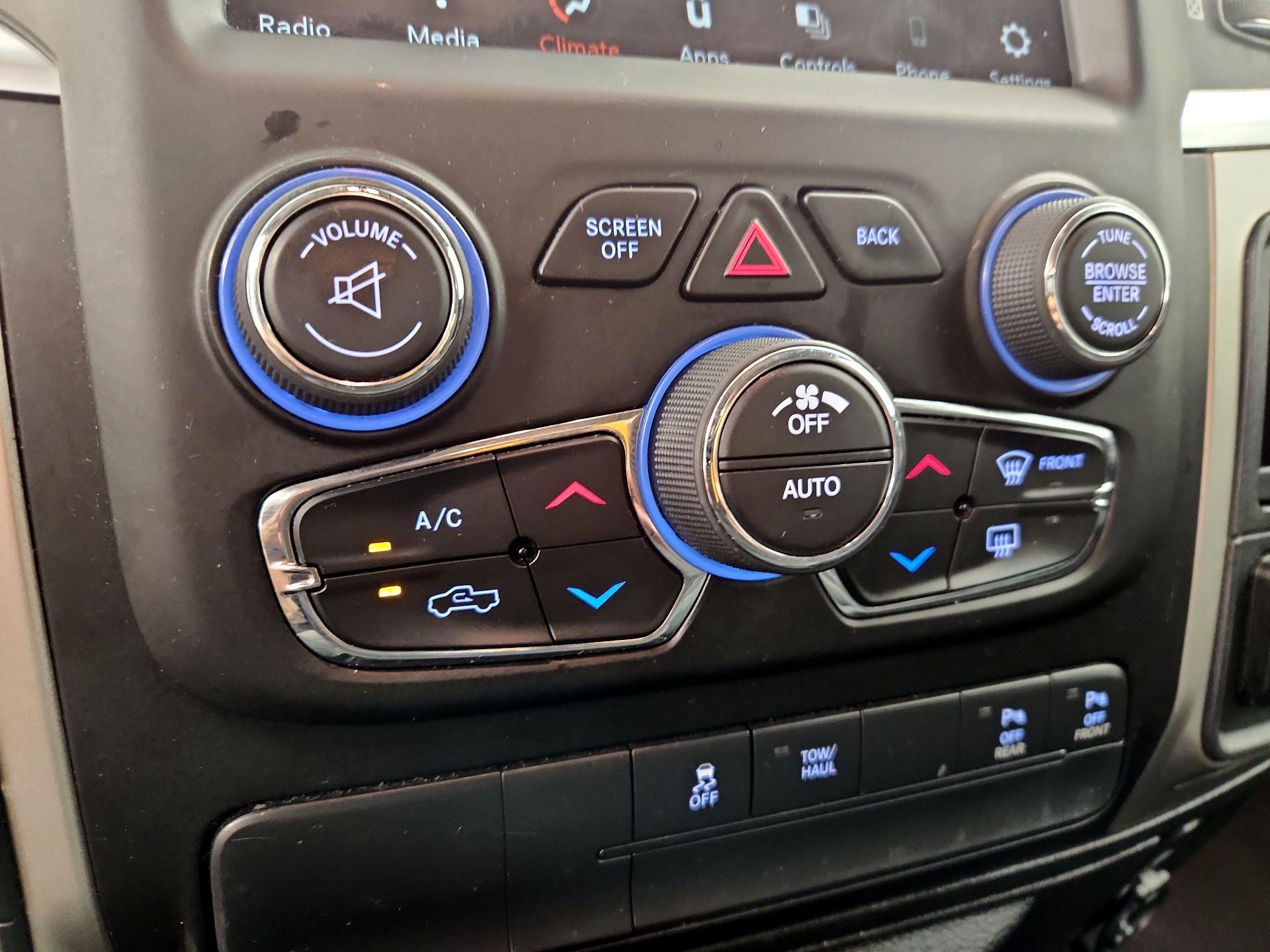 Thumbnail: 2019 RAM 1500 Classic - 16
