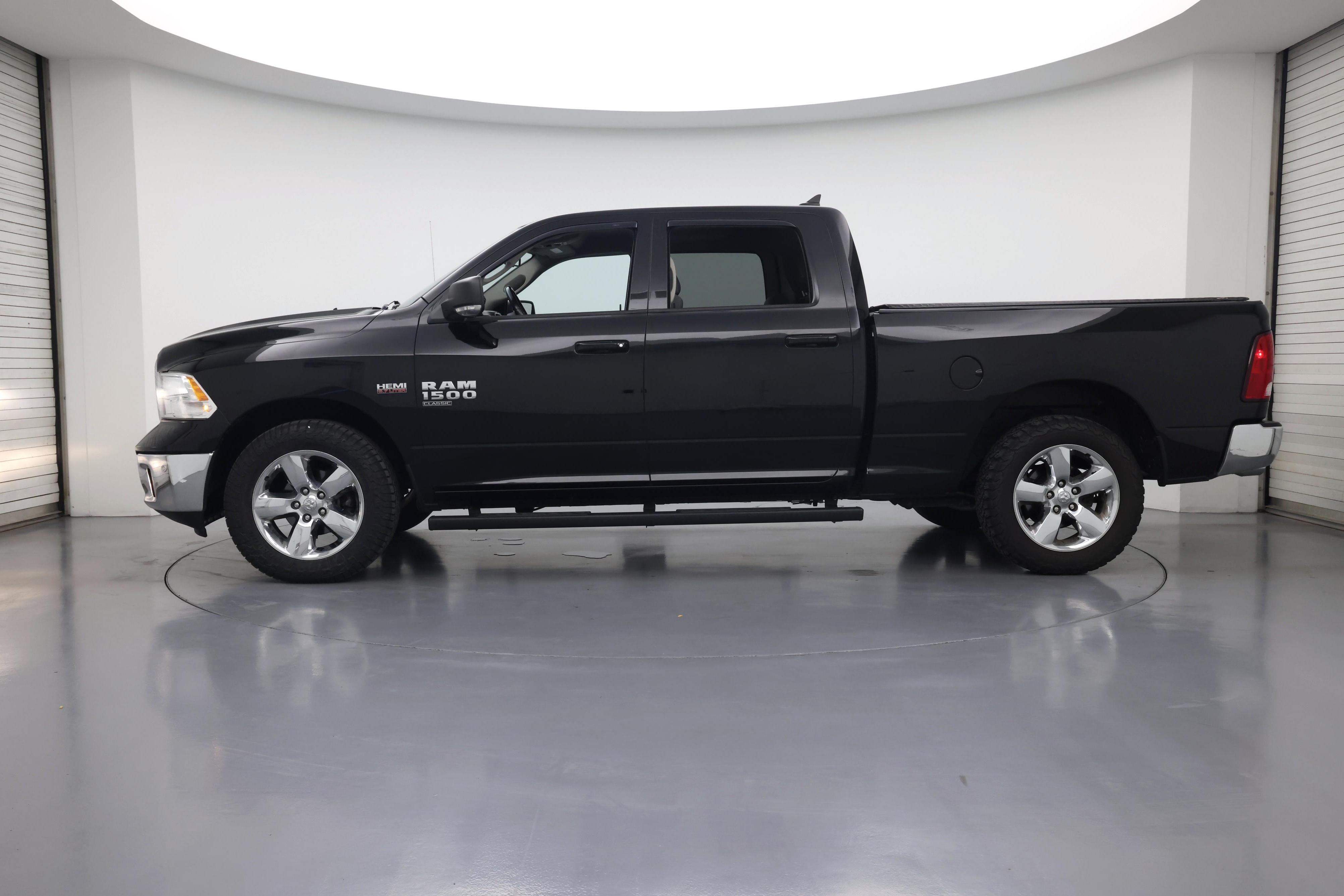 Thumbnail: 2019 RAM 1500 Classic - 3