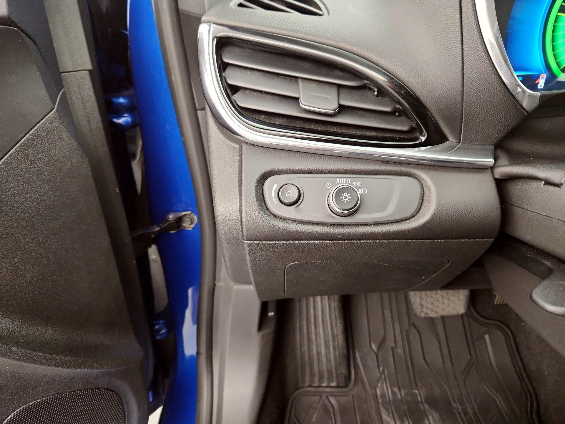 Thumbnail: 2016 Chevrolet Volt - 13