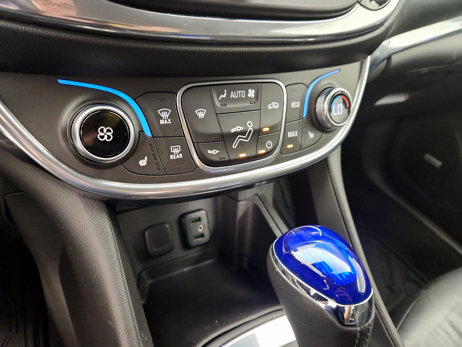 Thumbnail: 2016 Chevrolet Volt - 17