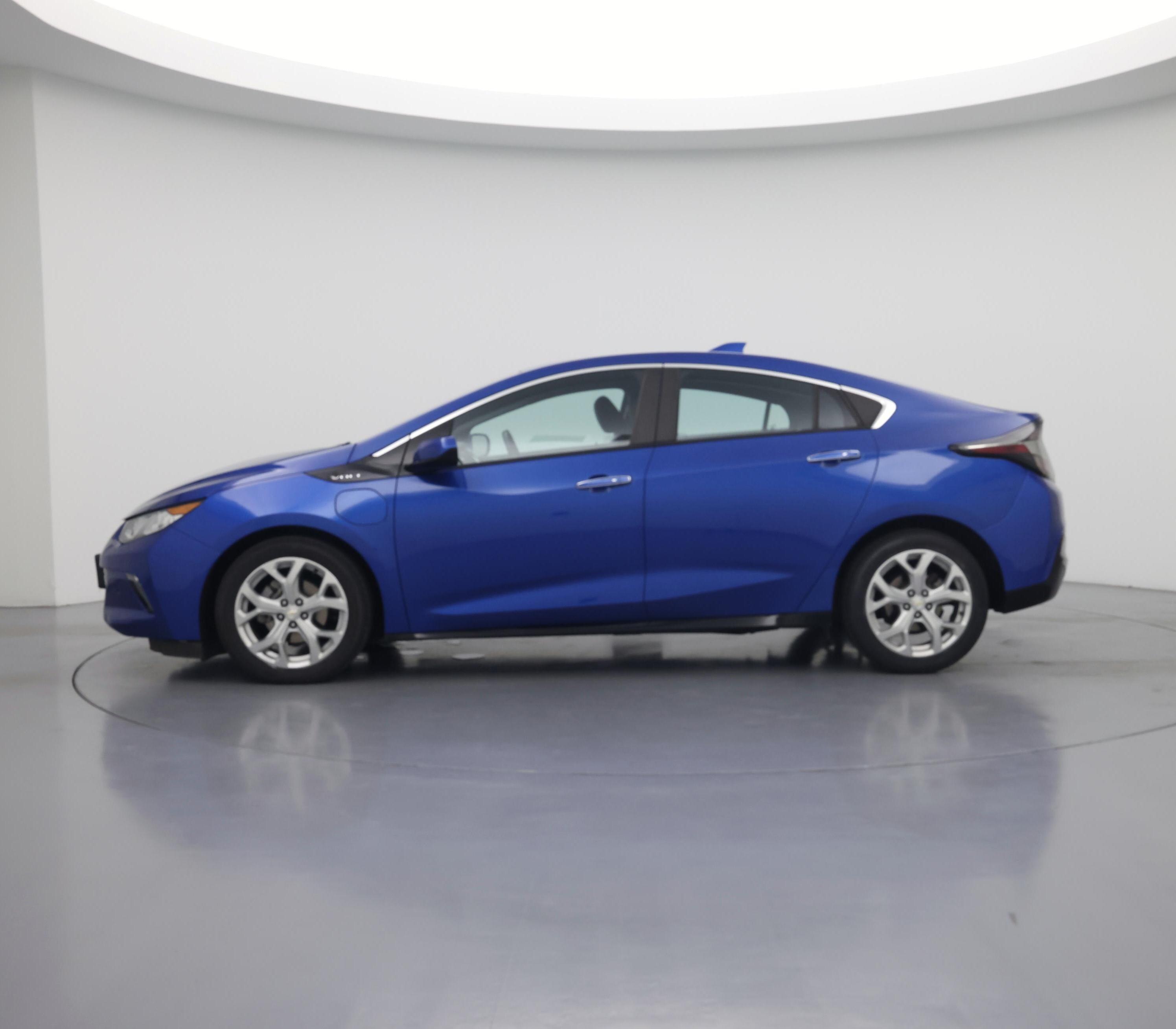 Thumbnail: 2016 Chevrolet Volt - 3