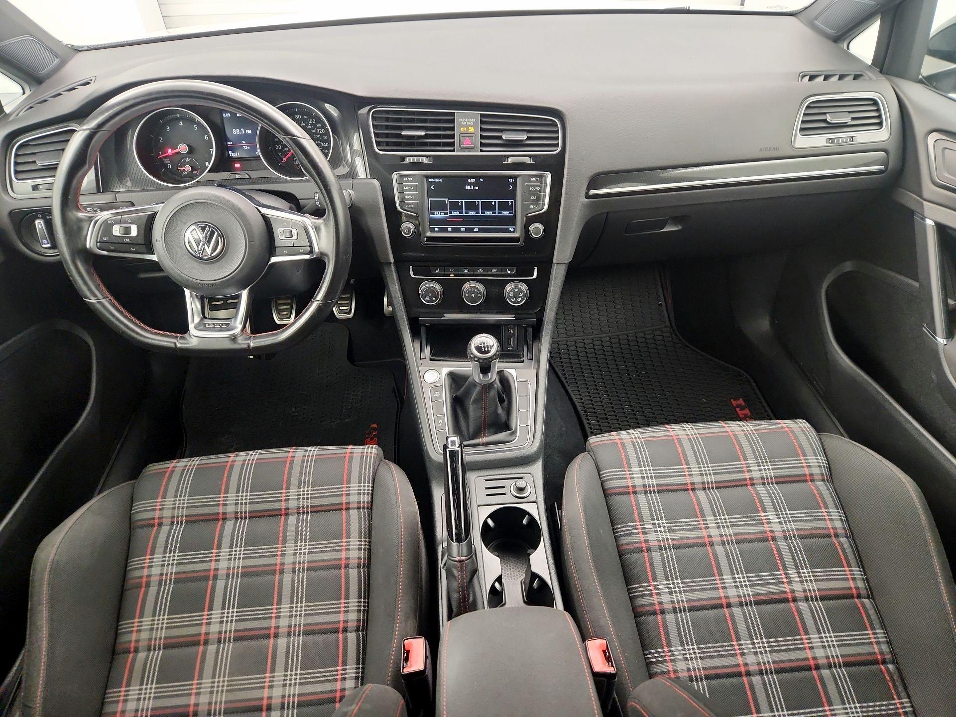 Thumbnail: 2017 Volkswagen Golf - 9