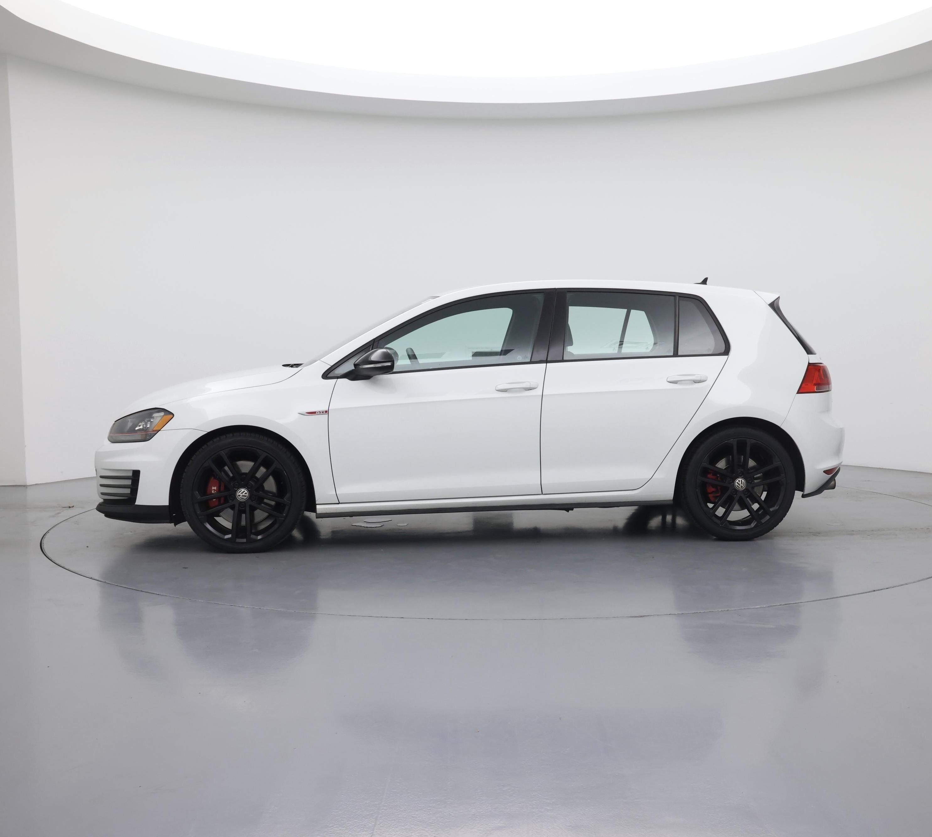 Thumbnail: 2017 Volkswagen Golf - 3