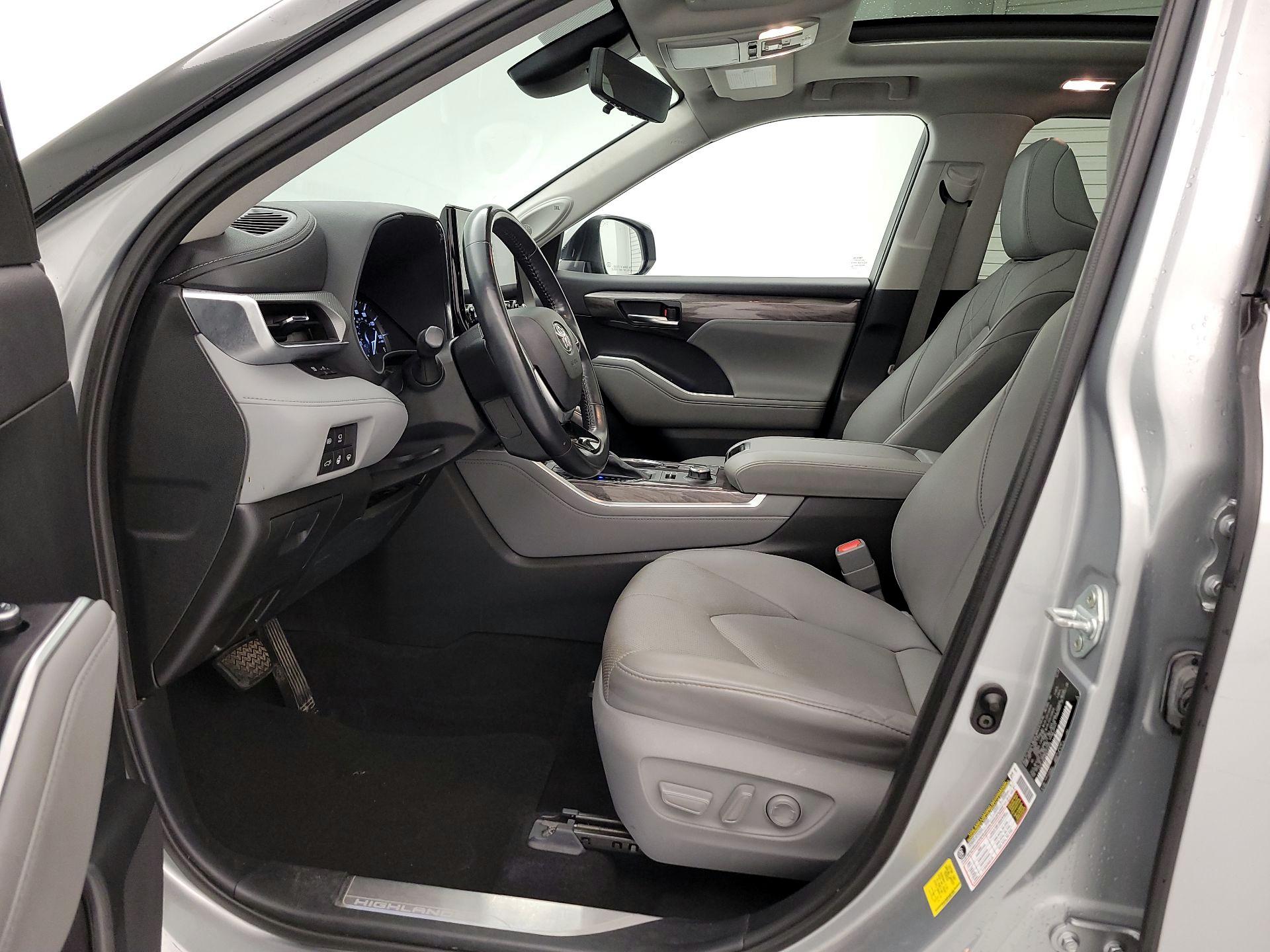 Thumbnail: 2021 Toyota Highlander - 11