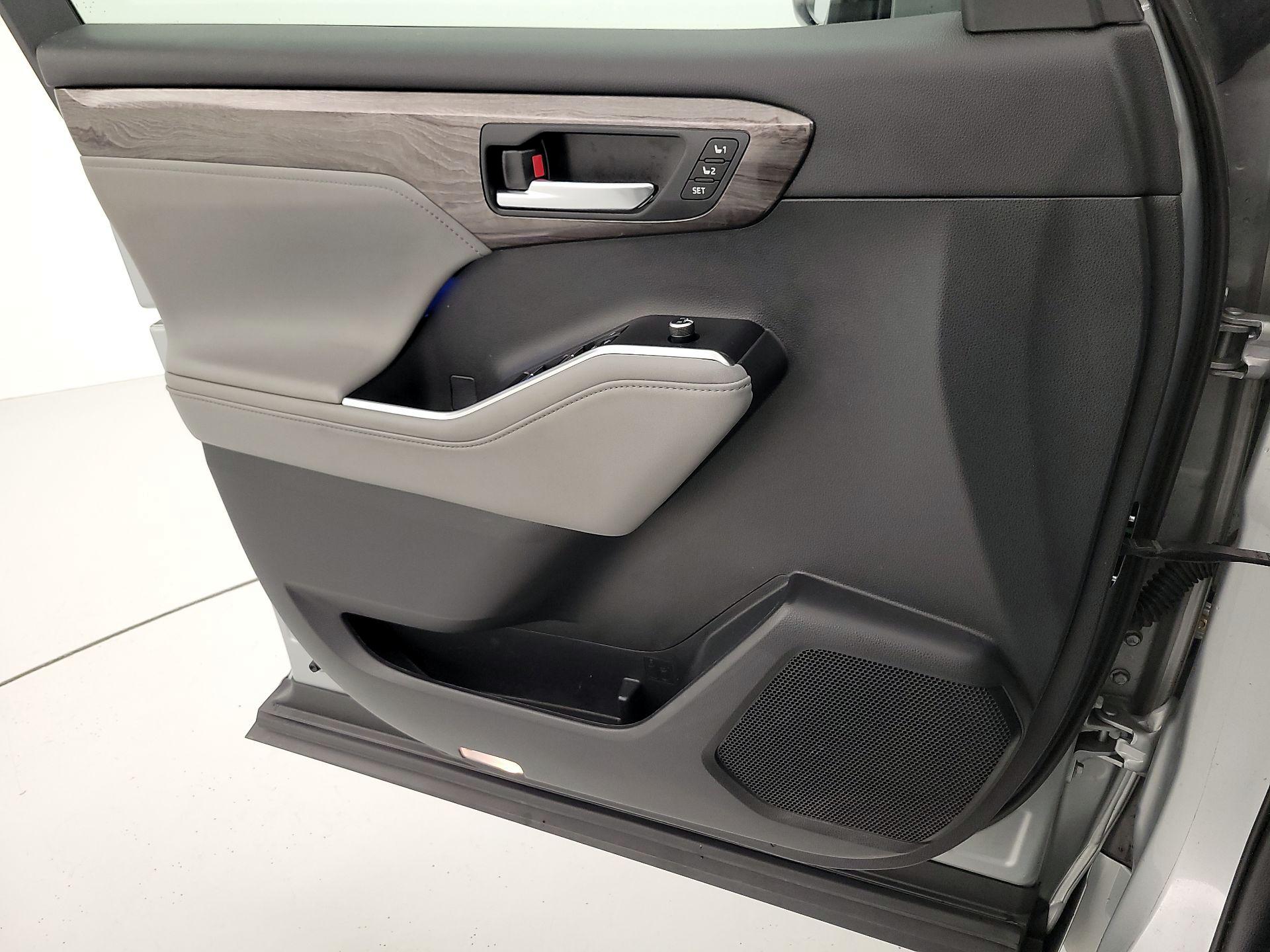 Thumbnail: 2021 Toyota Highlander - 12
