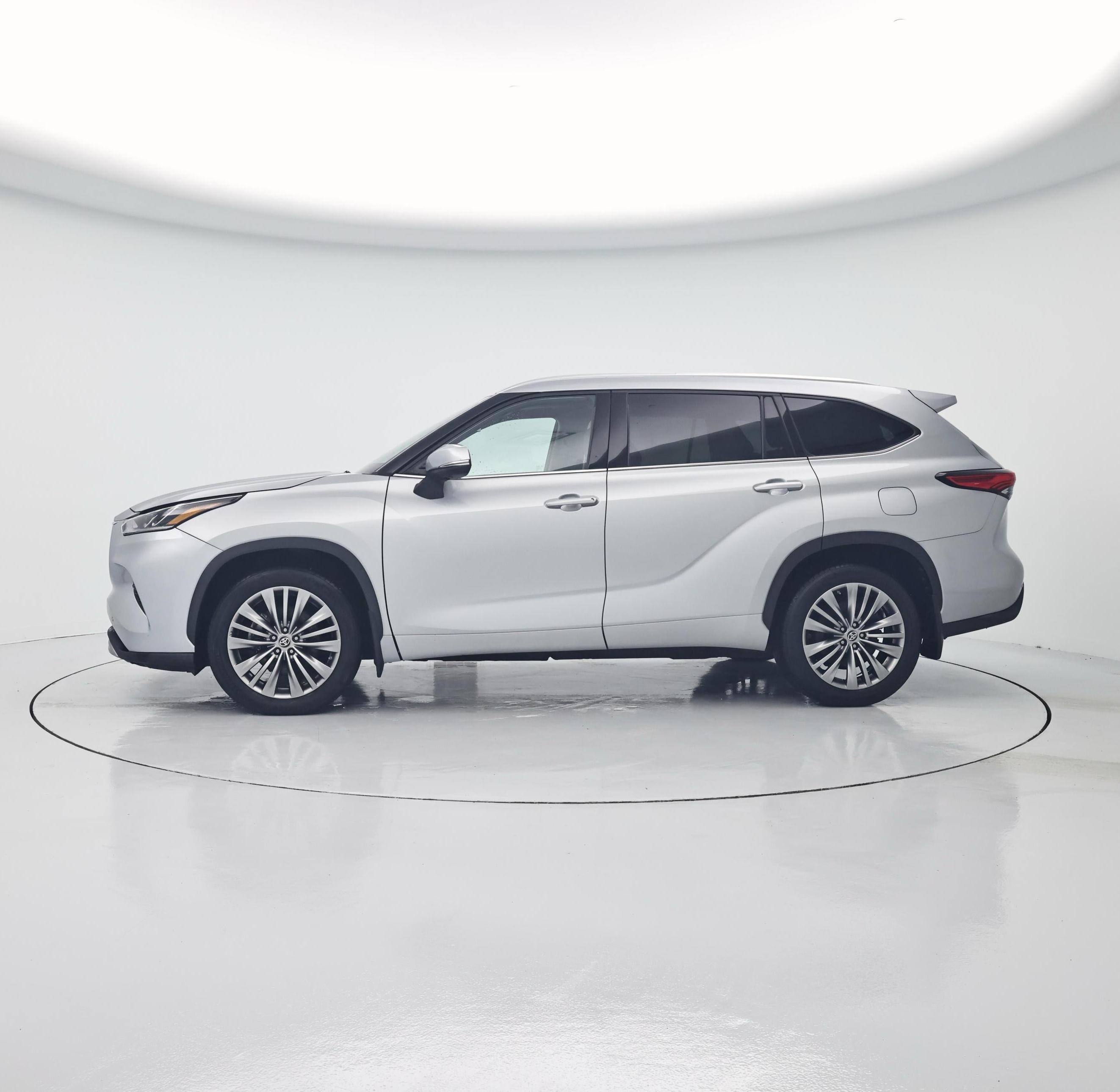 Thumbnail: 2021 Toyota Highlander - 3
