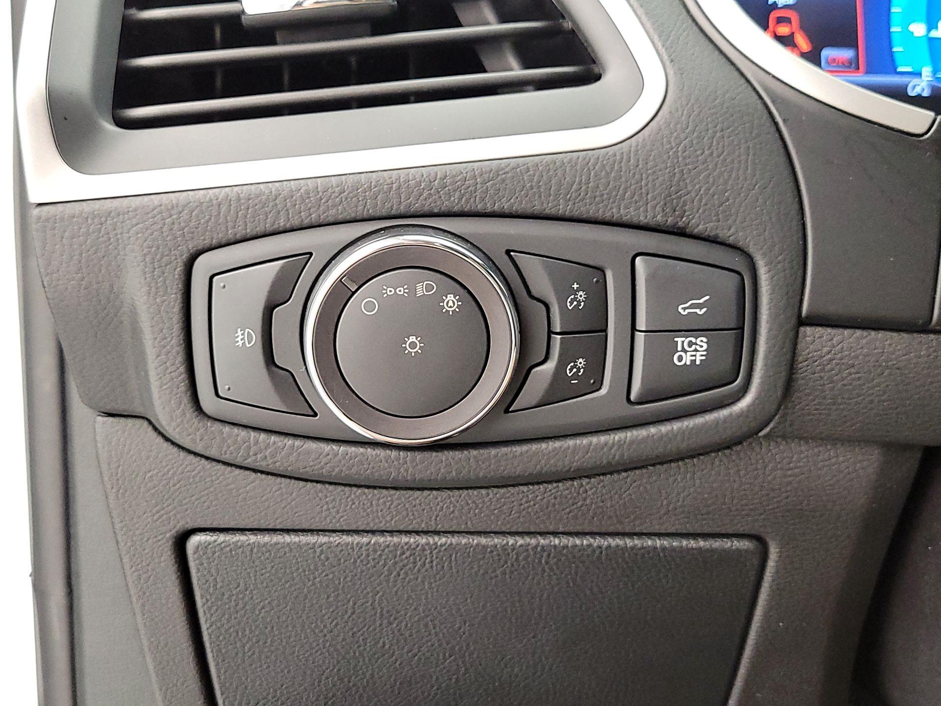 Thumbnail: 2019 Ford Edge - 13