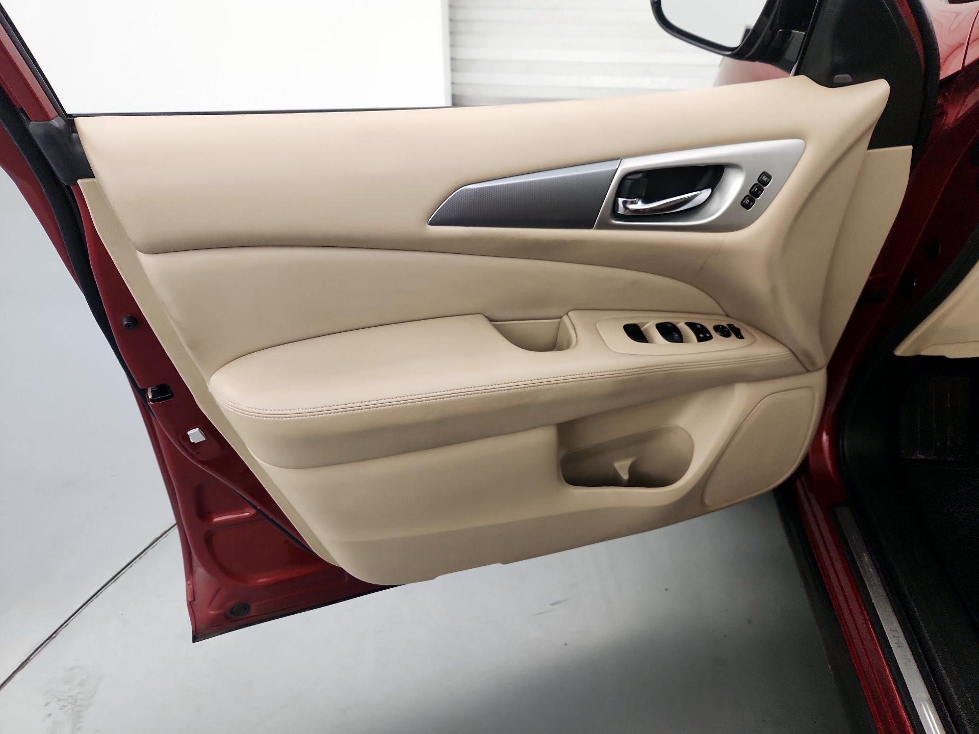 Thumbnail: 2017 Nissan Pathfinder - 12
