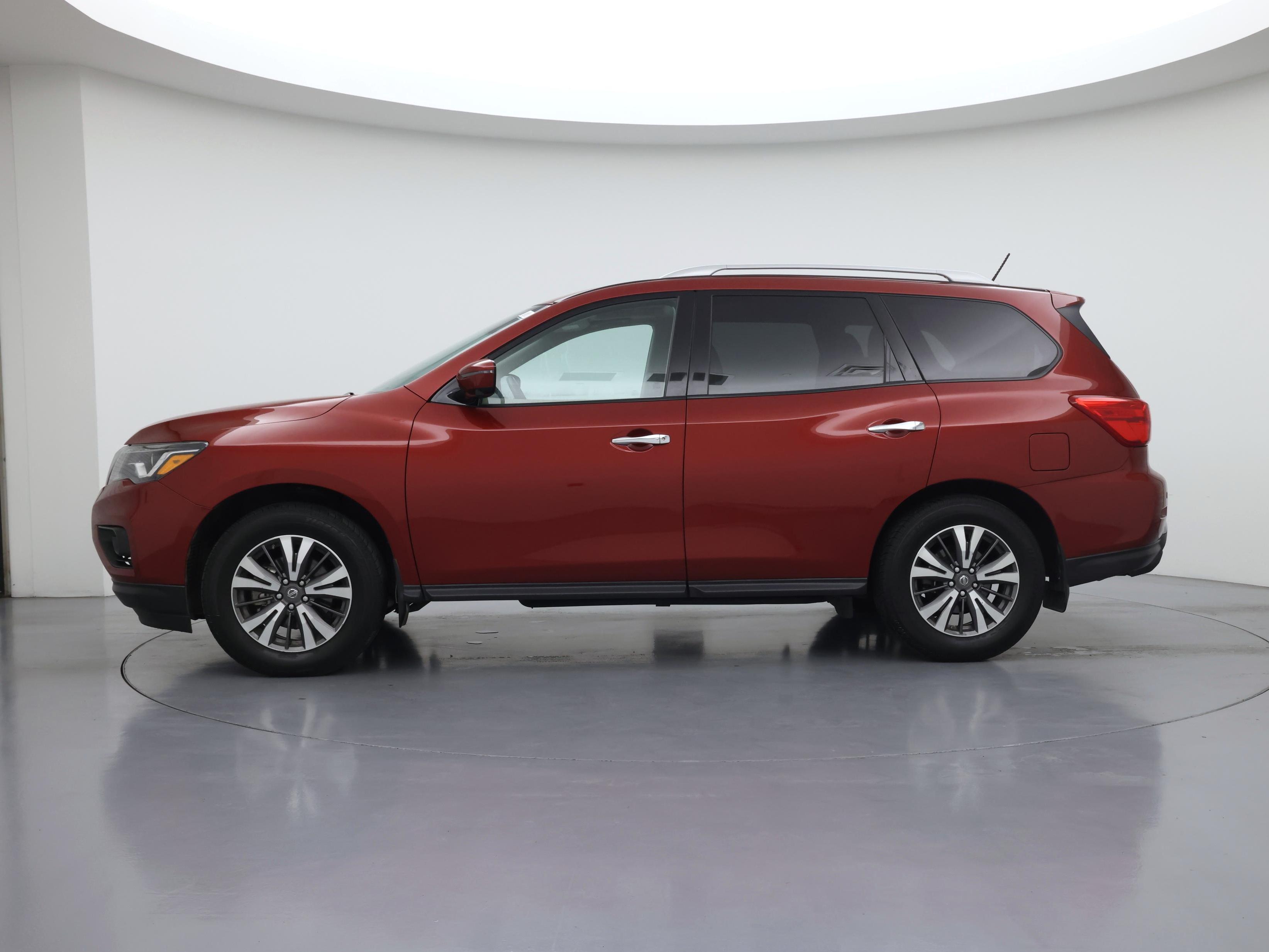 Thumbnail: 2017 Nissan Pathfinder - 3