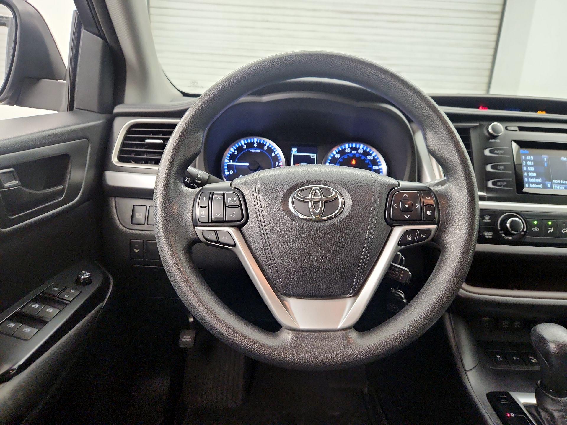 Thumbnail: 2017 Toyota Highlander - 10