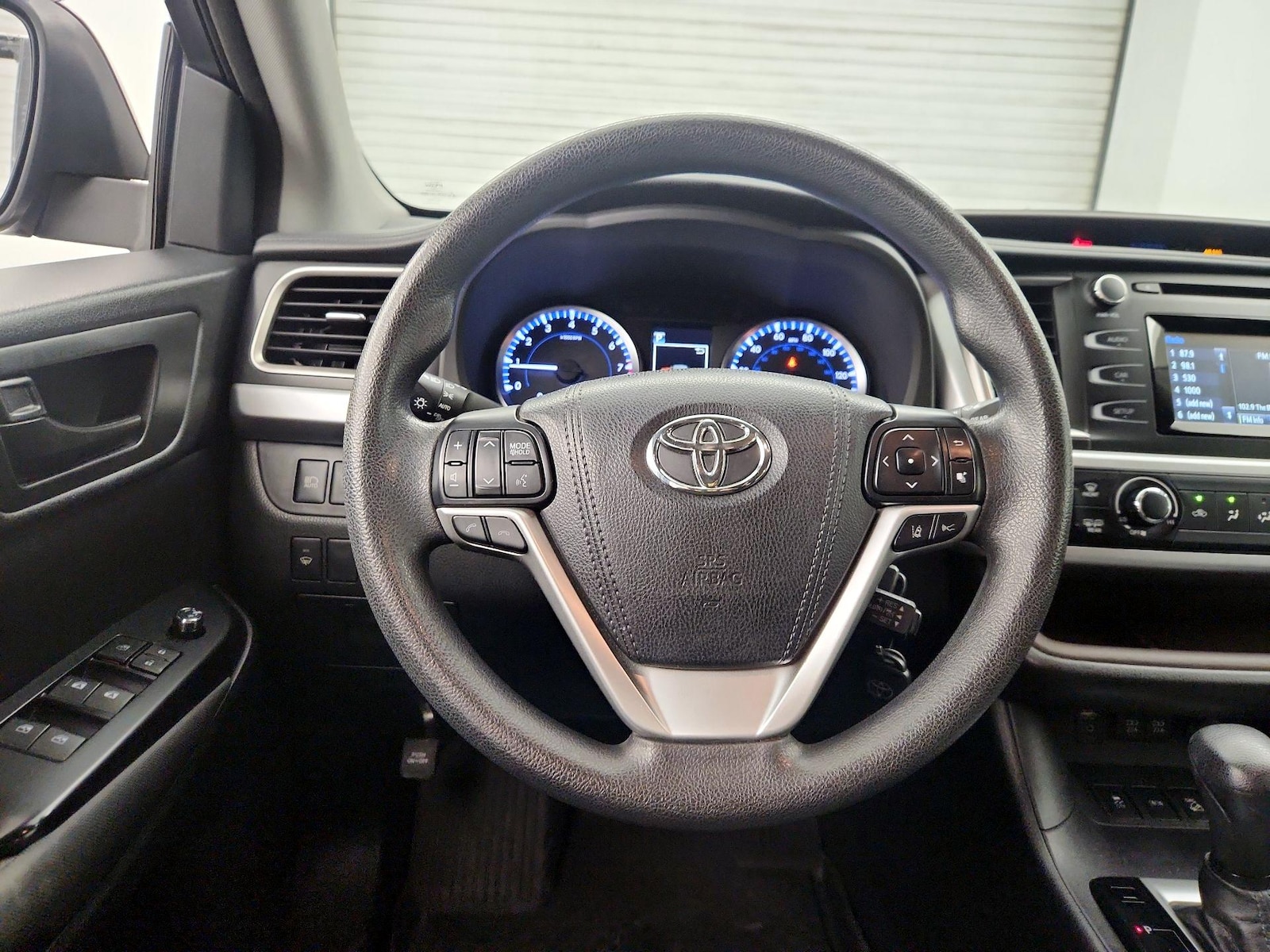 2017 Toyota Highlander LE - Photo 11