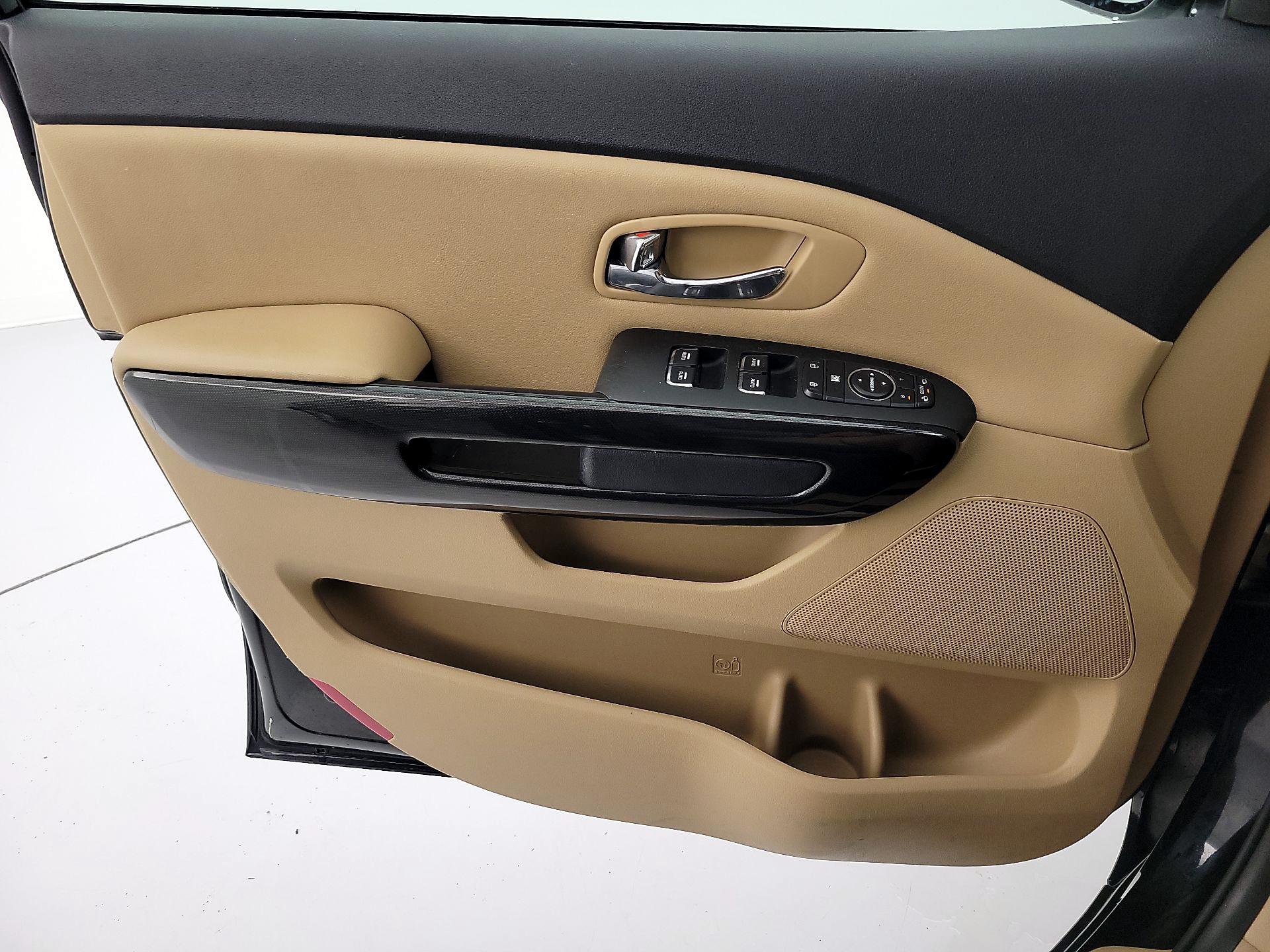 Thumbnail: 2017 Kia Sedona - 12