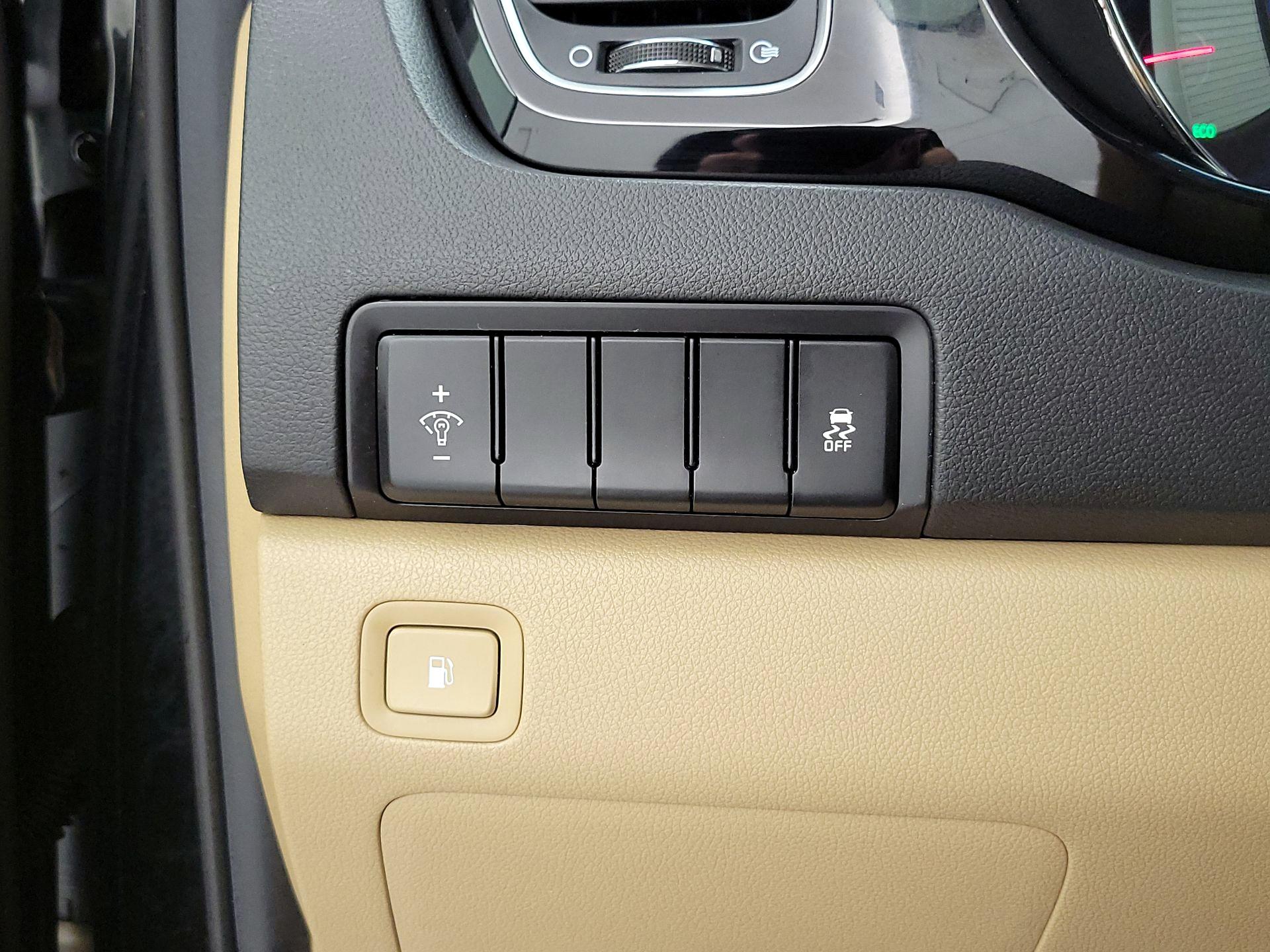 Thumbnail: 2017 Kia Sedona - 13
