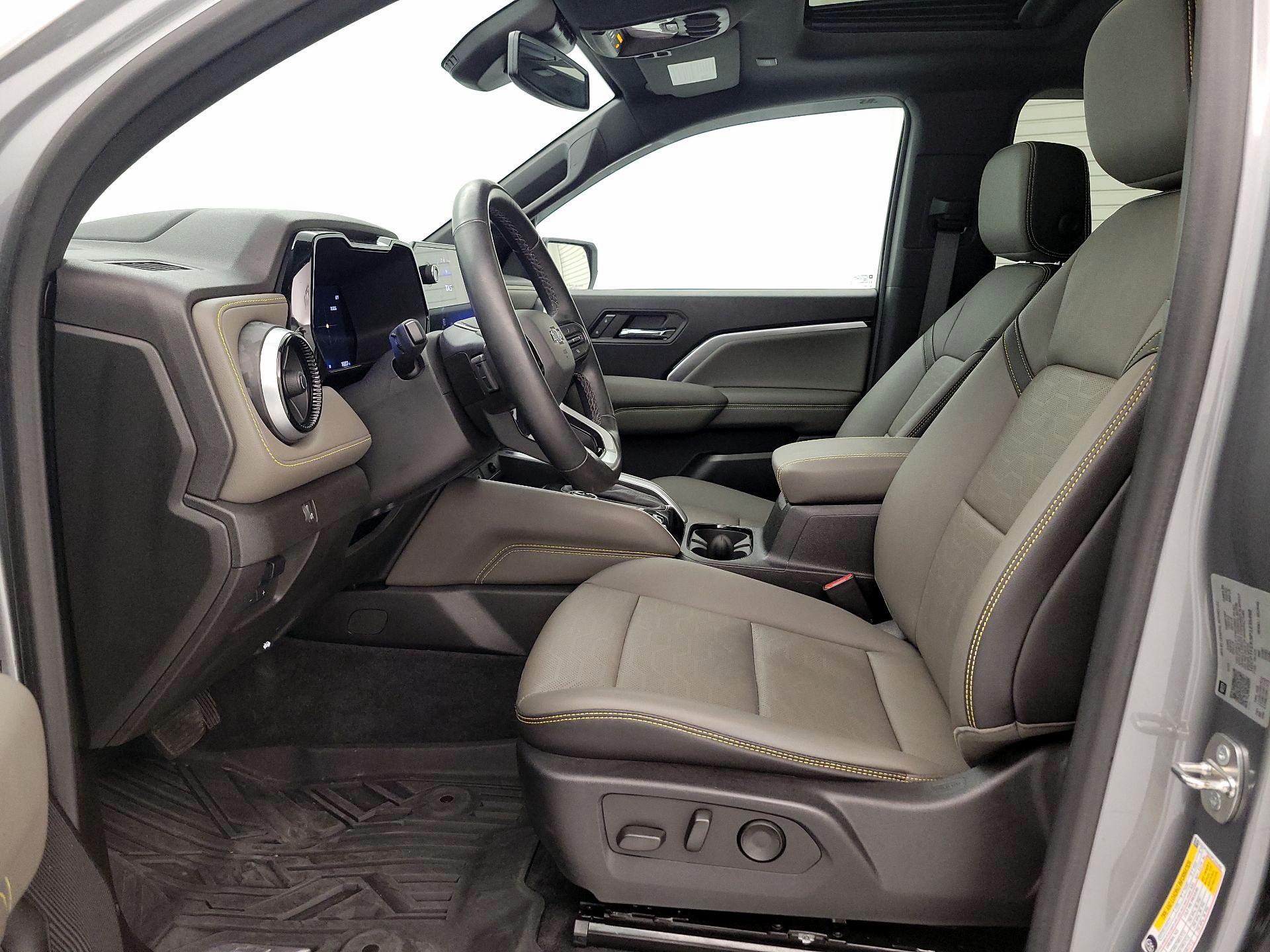 Thumbnail: 2023 Chevrolet Colorado - 11