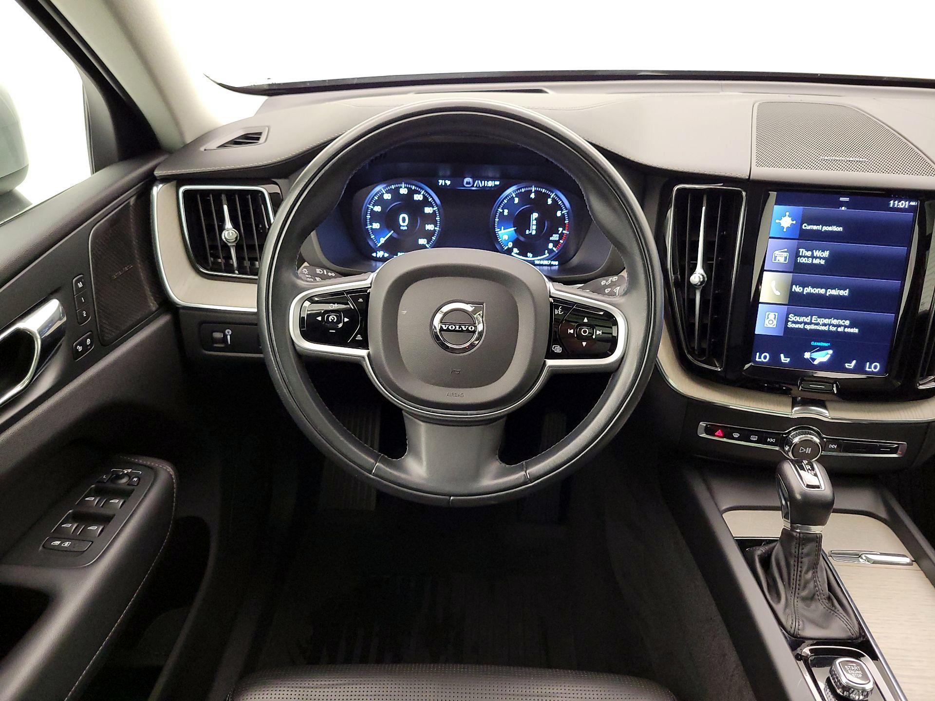 Thumbnail: 2020 Volvo XC60 - 10