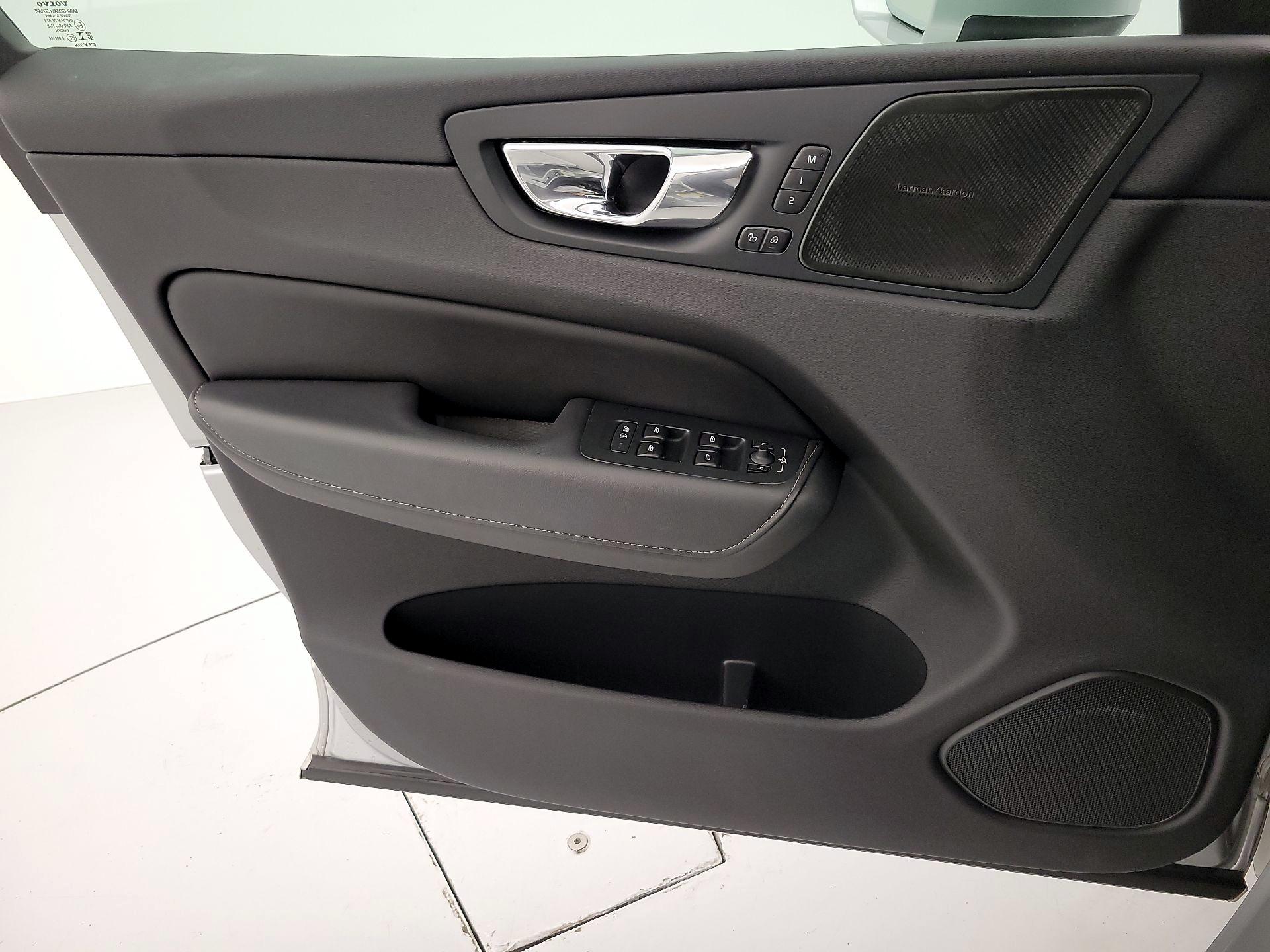 Thumbnail: 2020 Volvo XC60 - 12