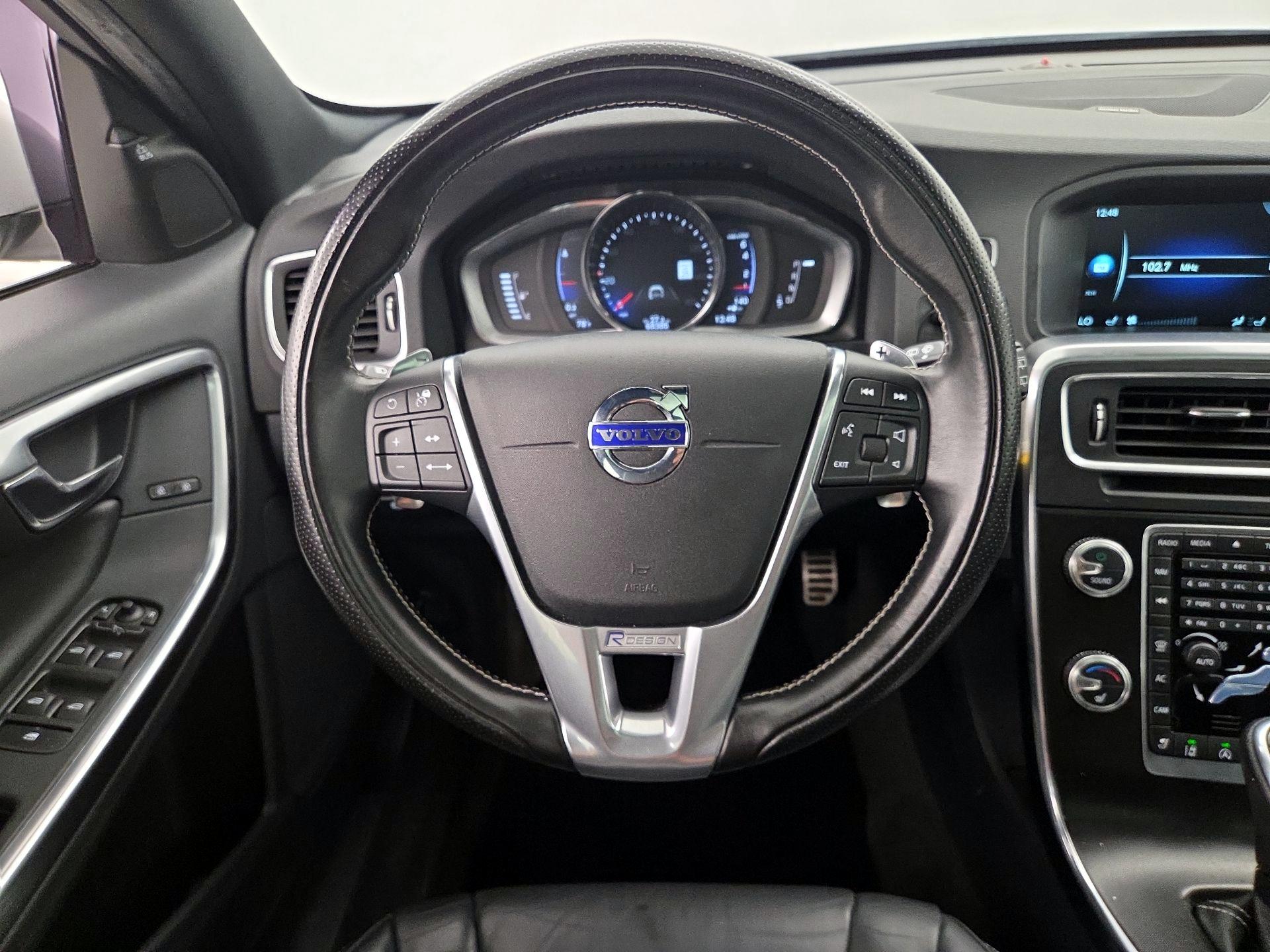 Thumbnail: 2017 Volvo V60 - 10