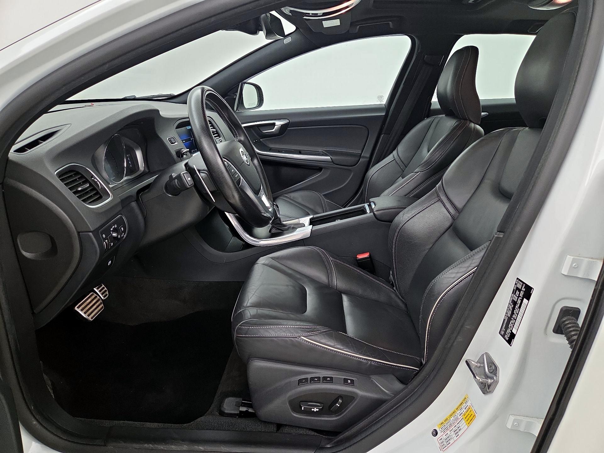 Thumbnail: 2017 Volvo V60 - 11