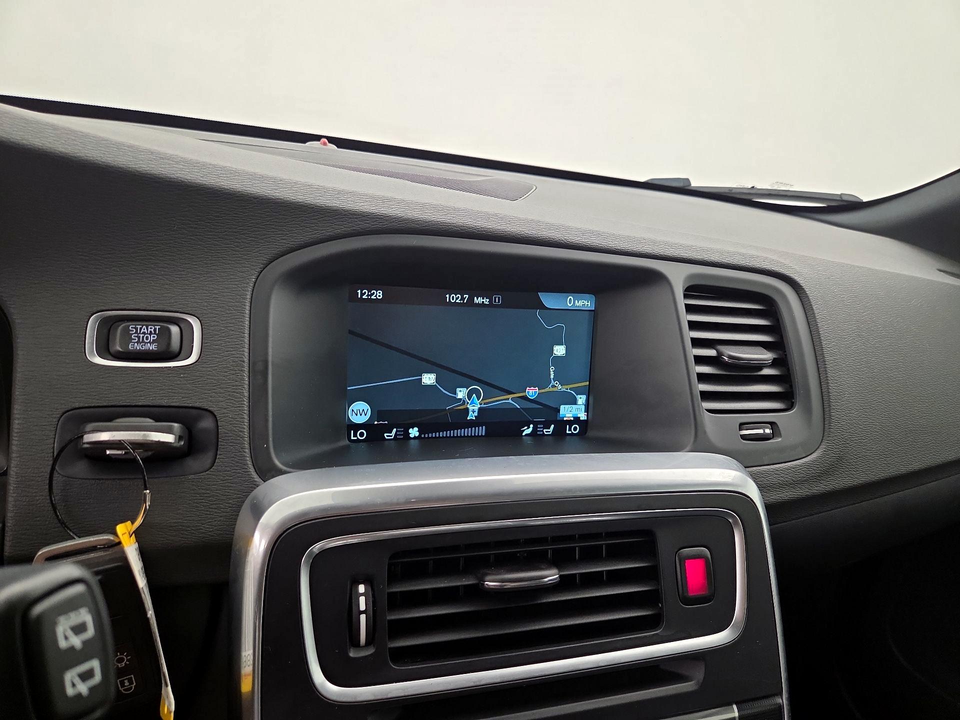 Thumbnail: 2017 Volvo V60 - 14