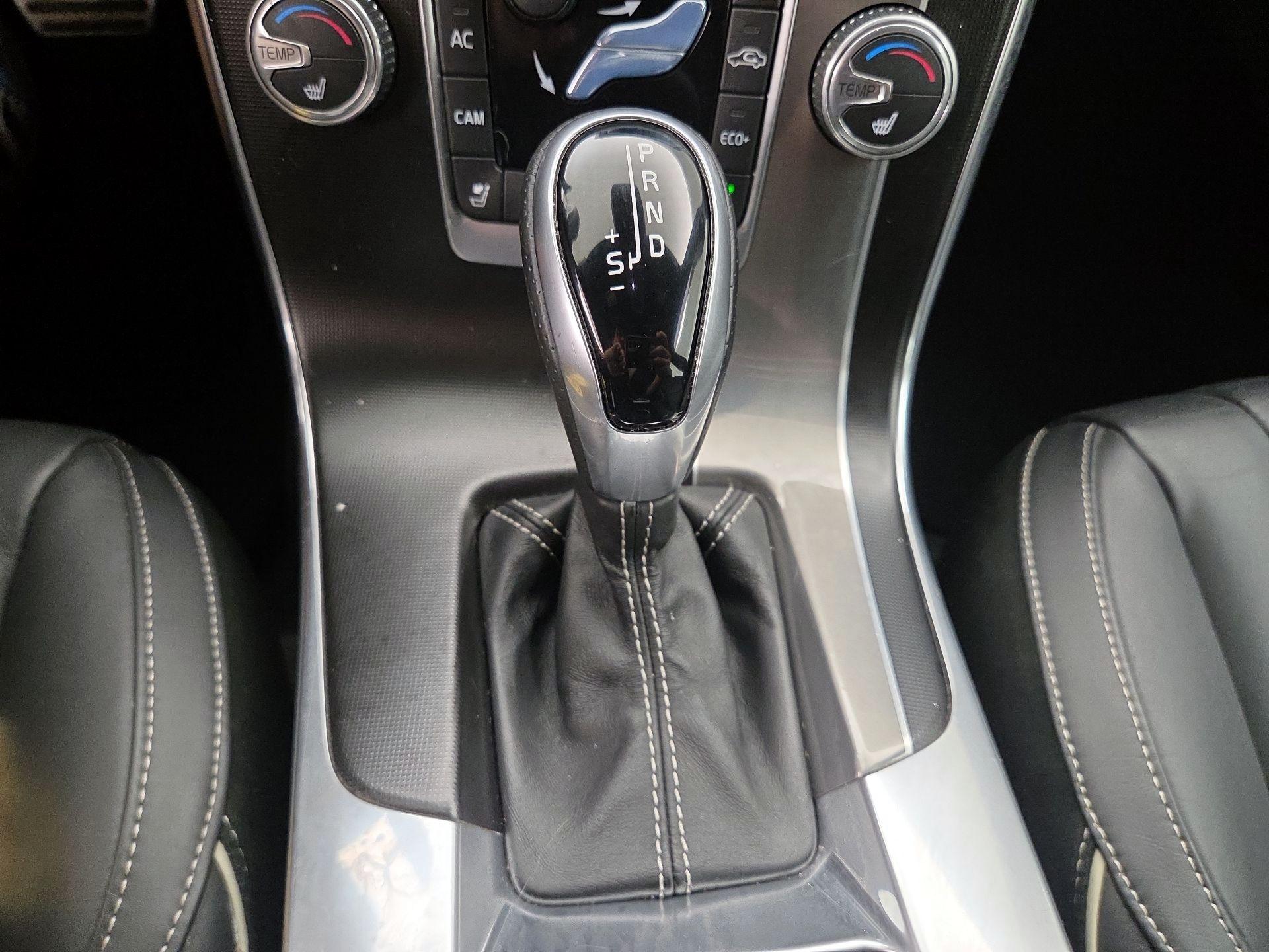 Thumbnail: 2017 Volvo V60 - 18