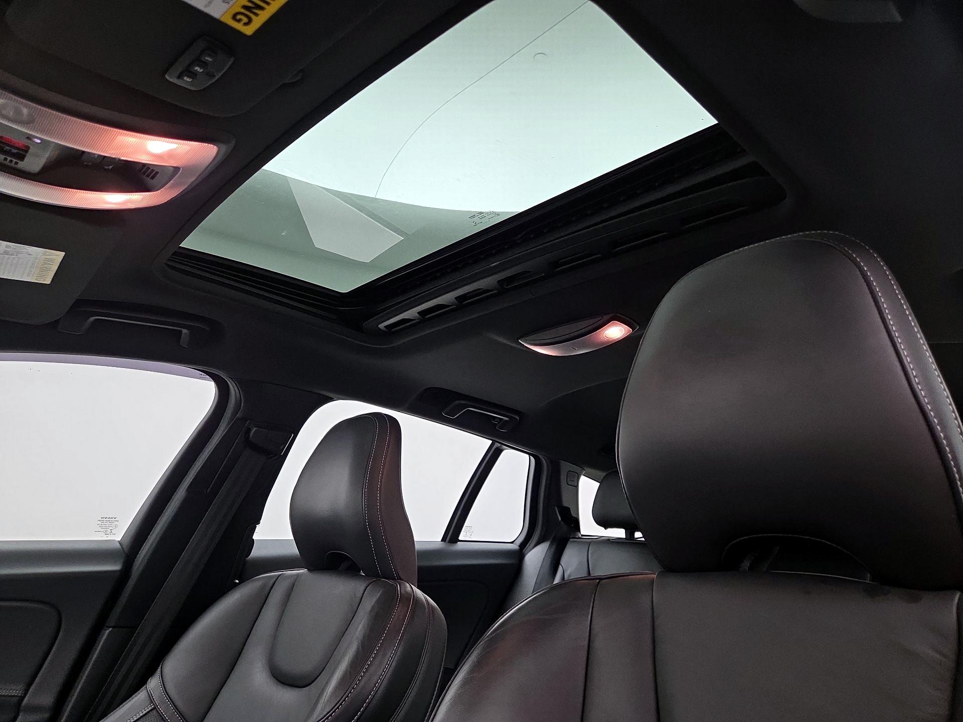 Thumbnail: 2017 Volvo V60 - 20