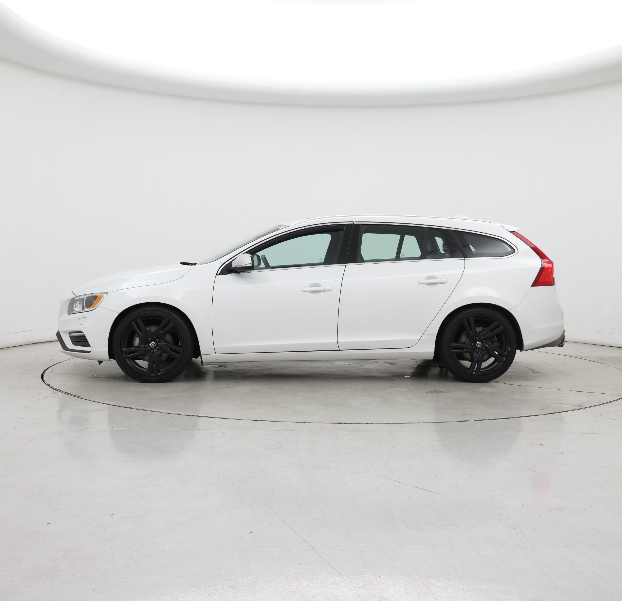 Thumbnail: 2017 Volvo V60 - 3