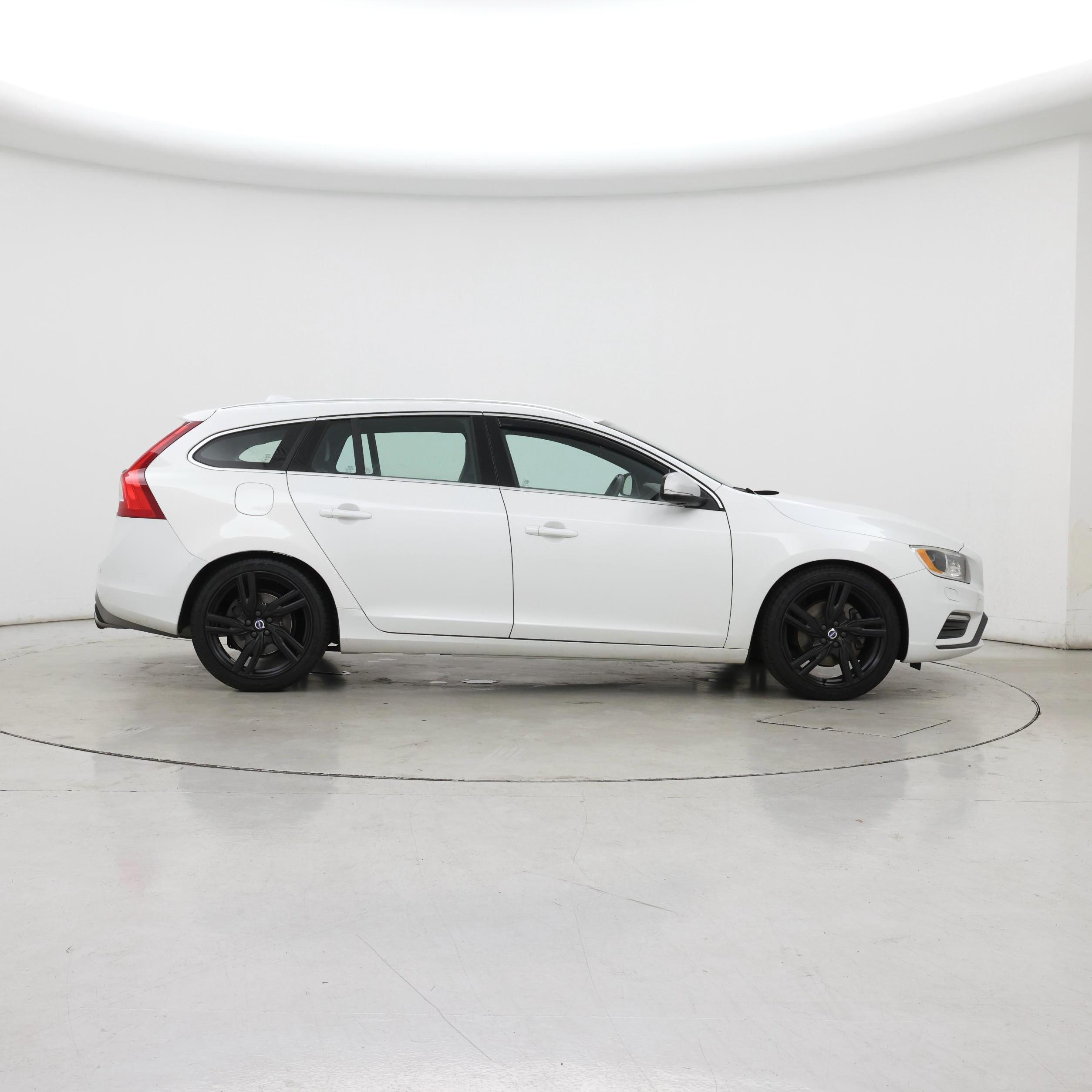 Thumbnail: 2017 Volvo V60 - 7