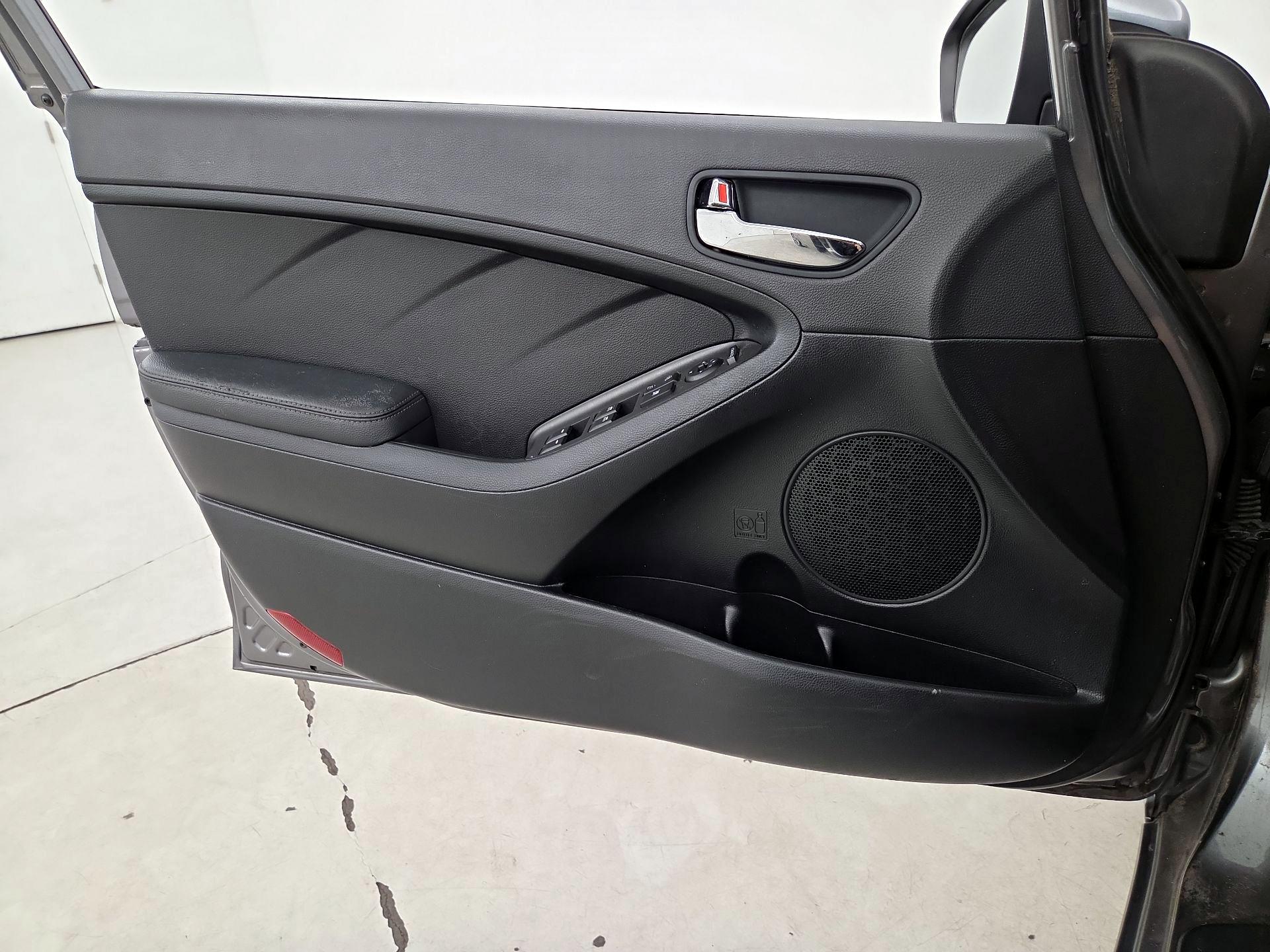 Thumbnail: 2016 Kia Forte - 12