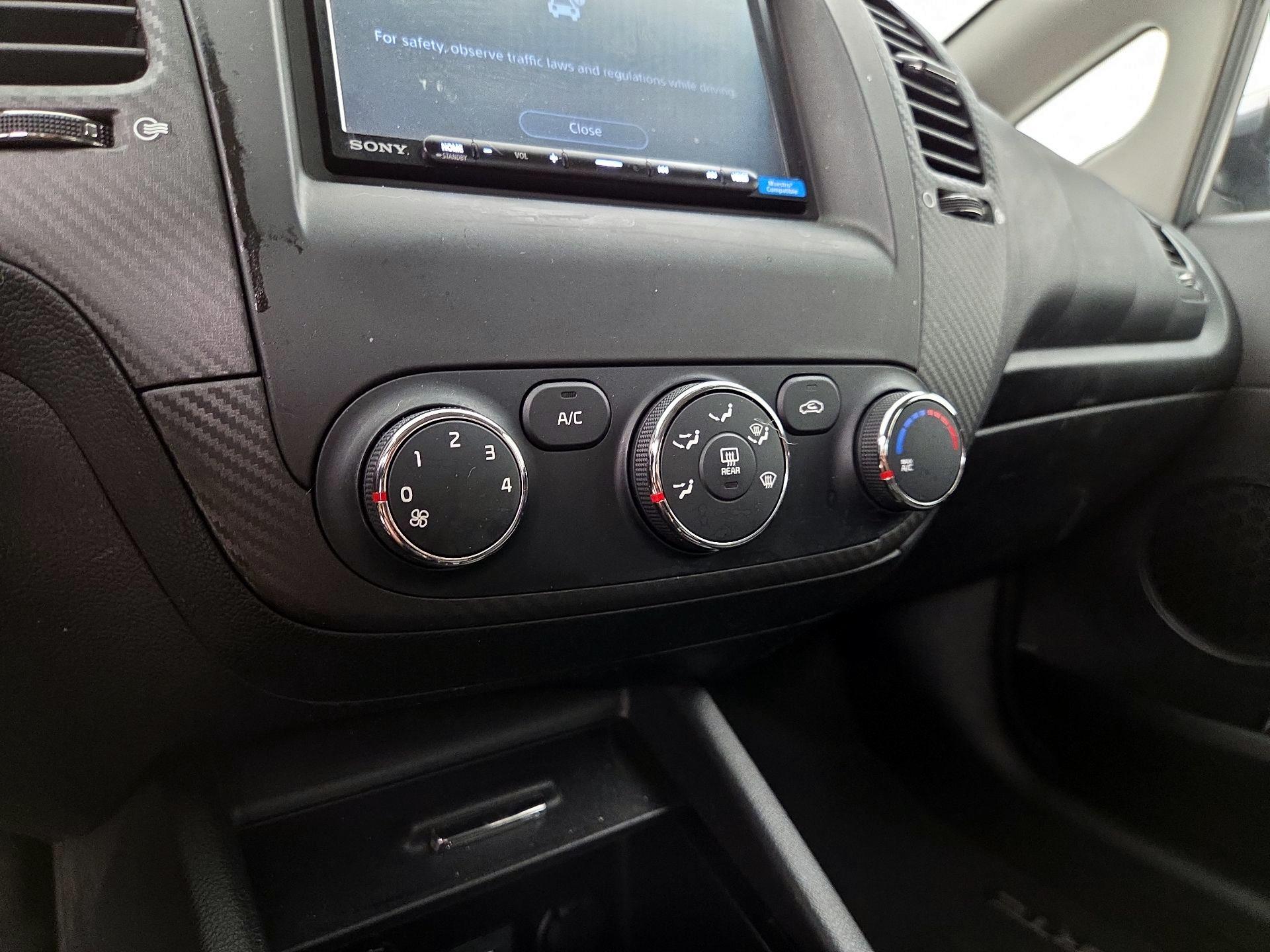 Thumbnail: 2016 Kia Forte - 16