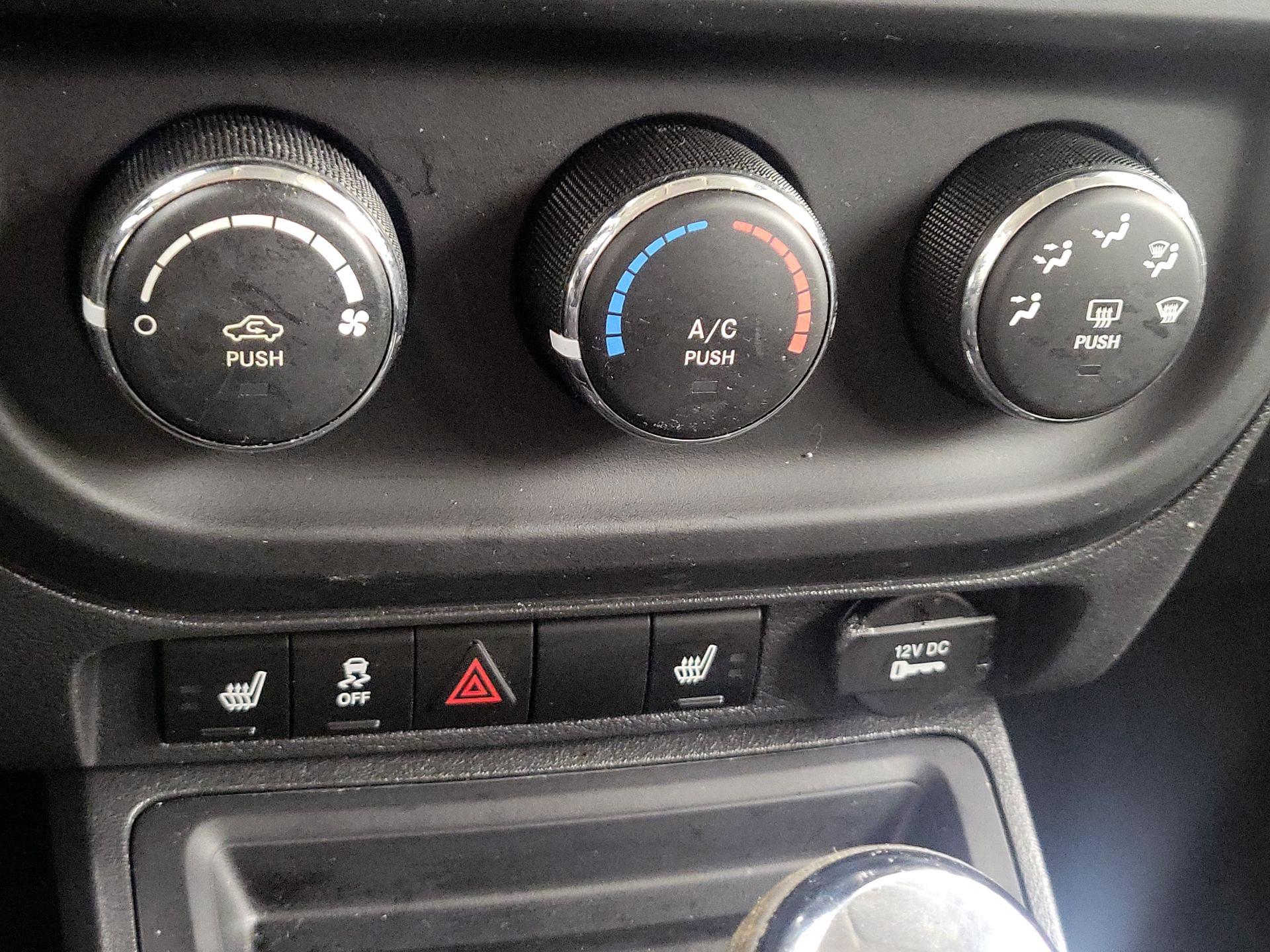 Thumbnail: 2016 Jeep Patriot - 14