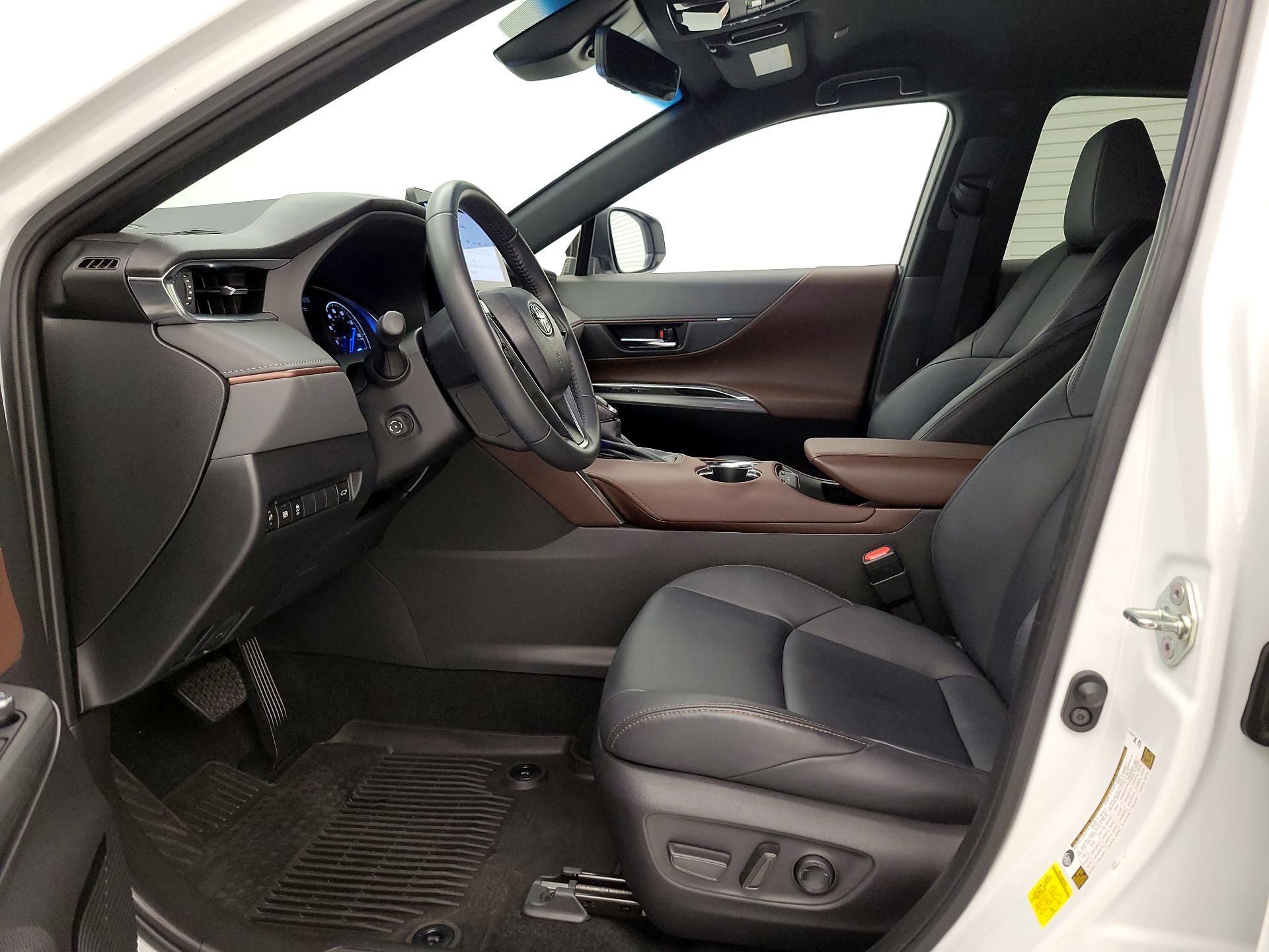 Thumbnail: 2023 Toyota Venza - 11