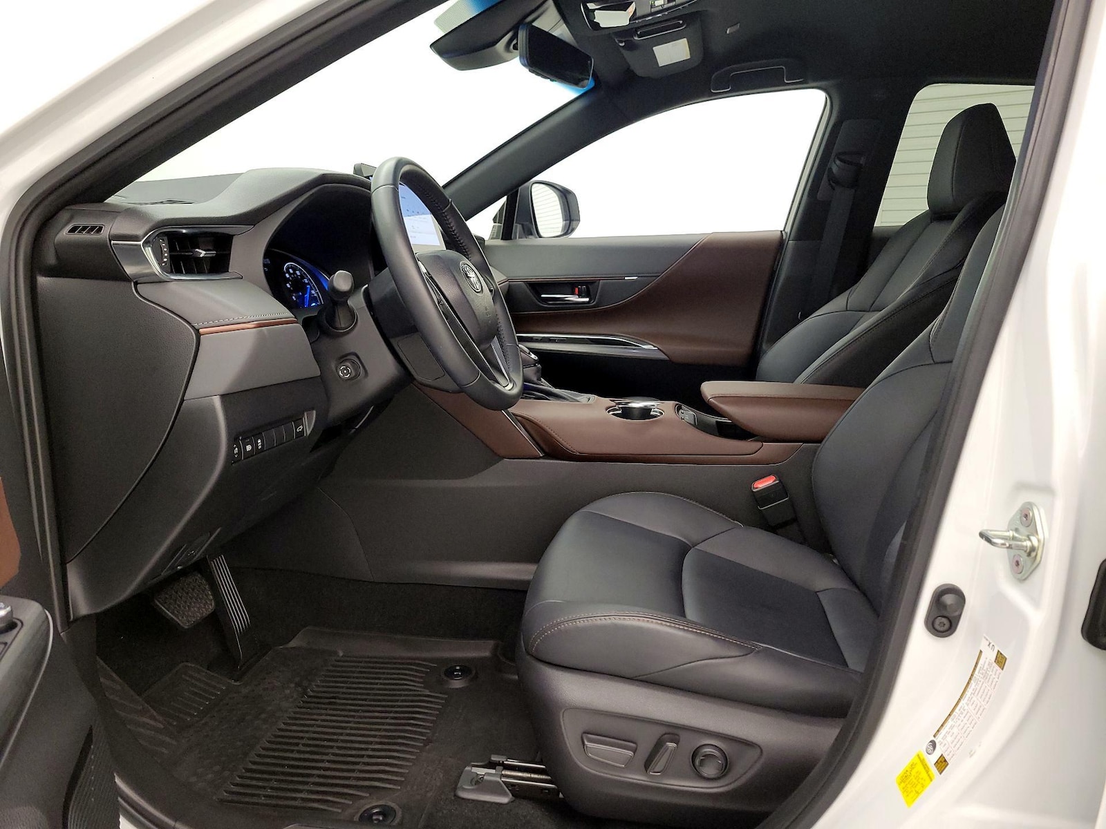 2023 Toyota Venza XLE - Photo 12