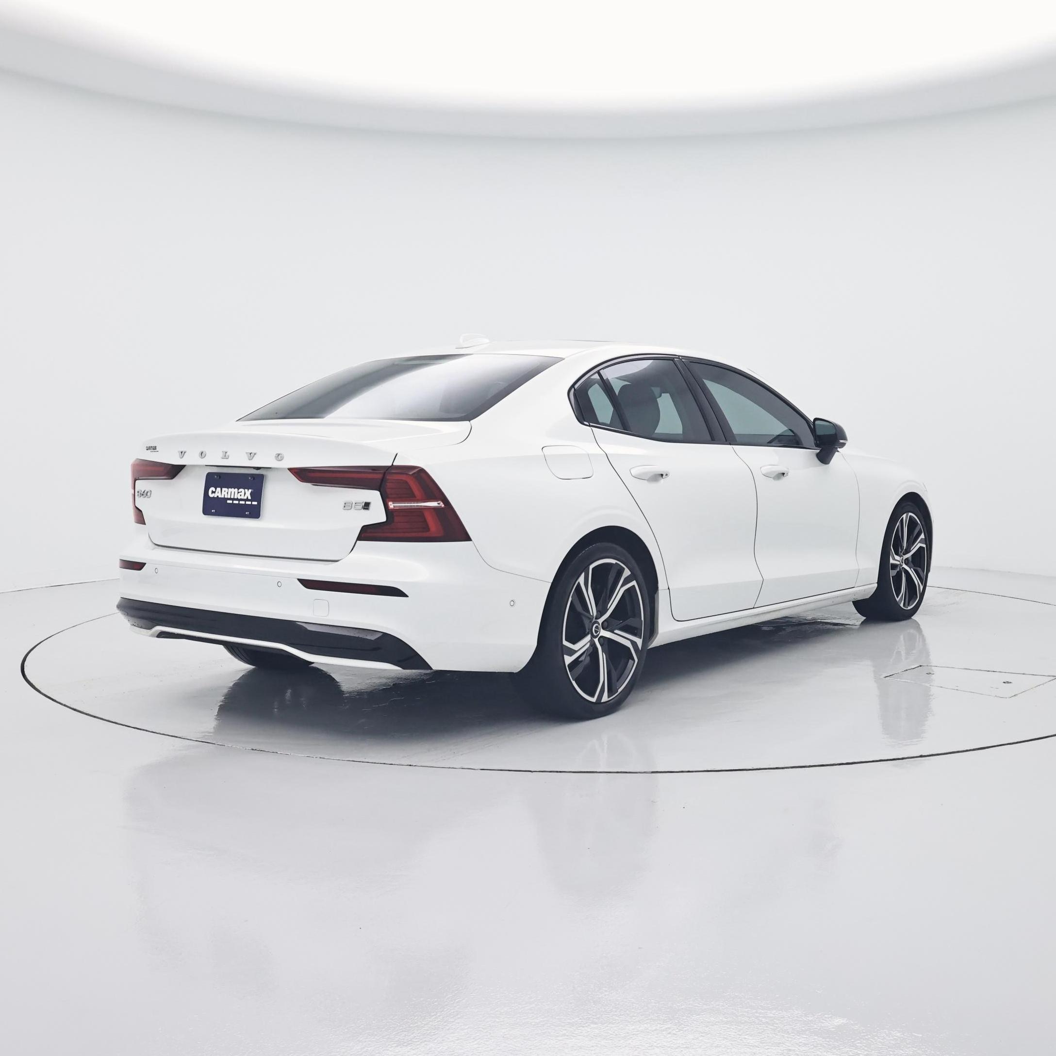Thumbnail: 2024 Volvo S60 - 8