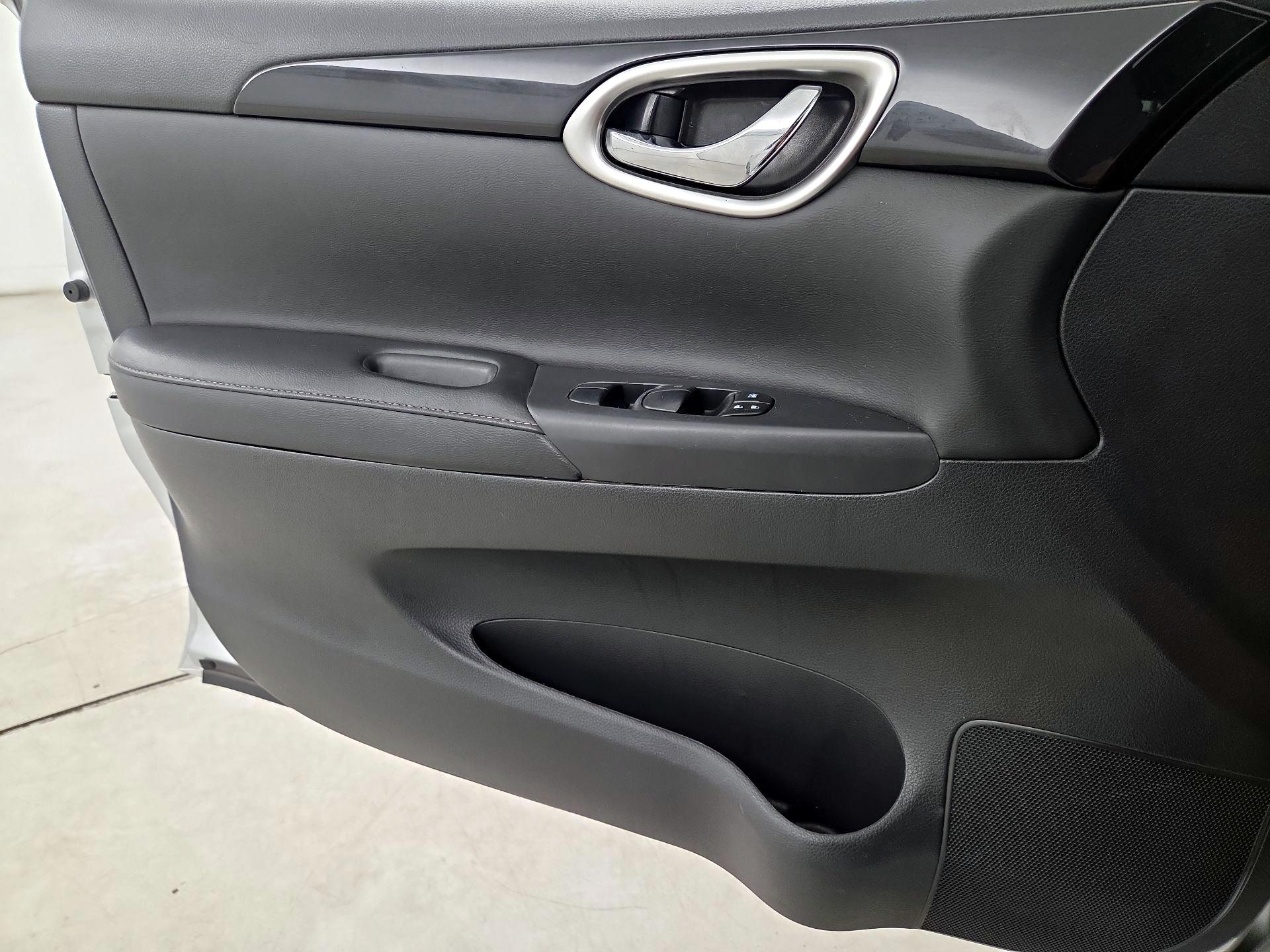 Thumbnail: 2016 Nissan Sentra - 12