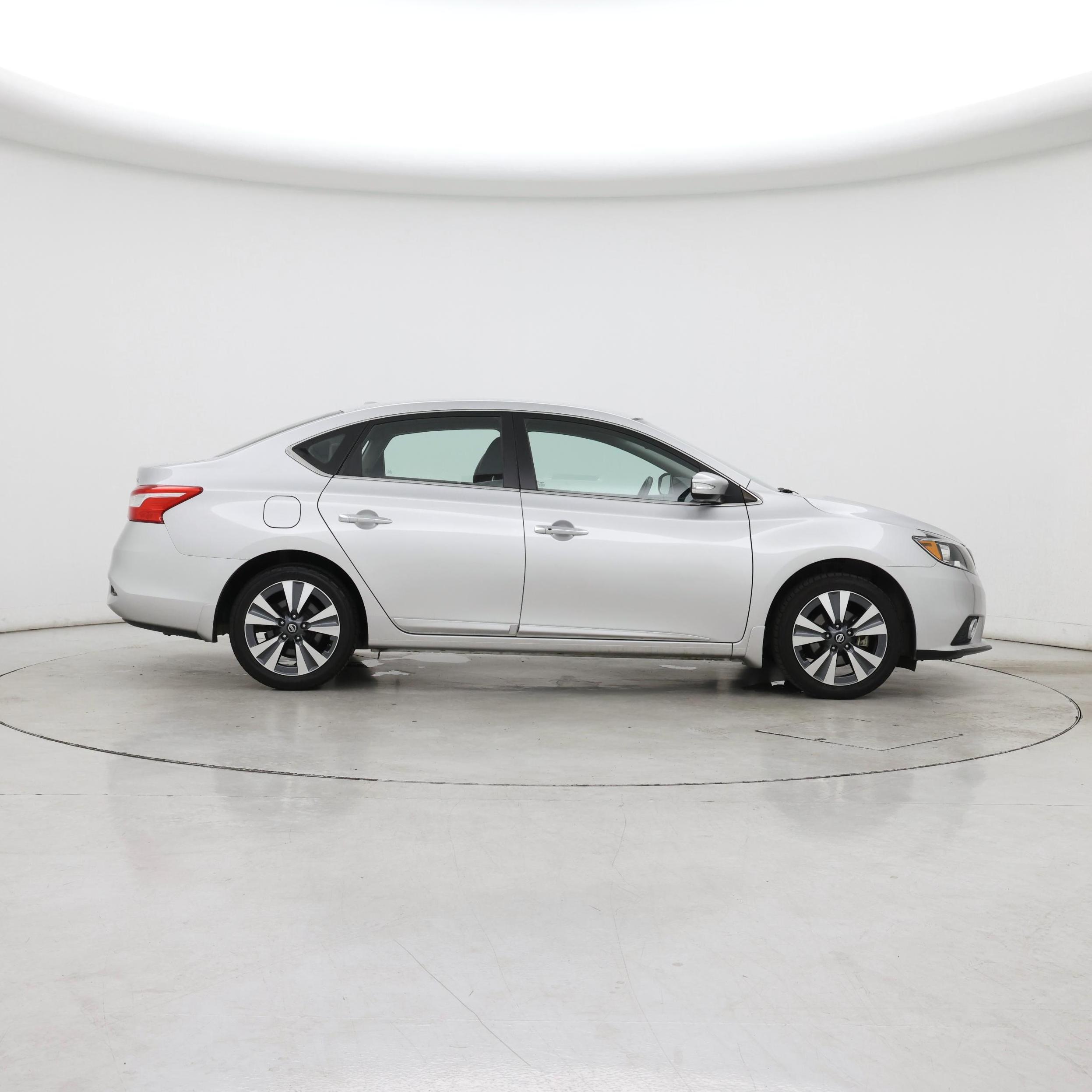 Thumbnail: 2016 Nissan Sentra - 7