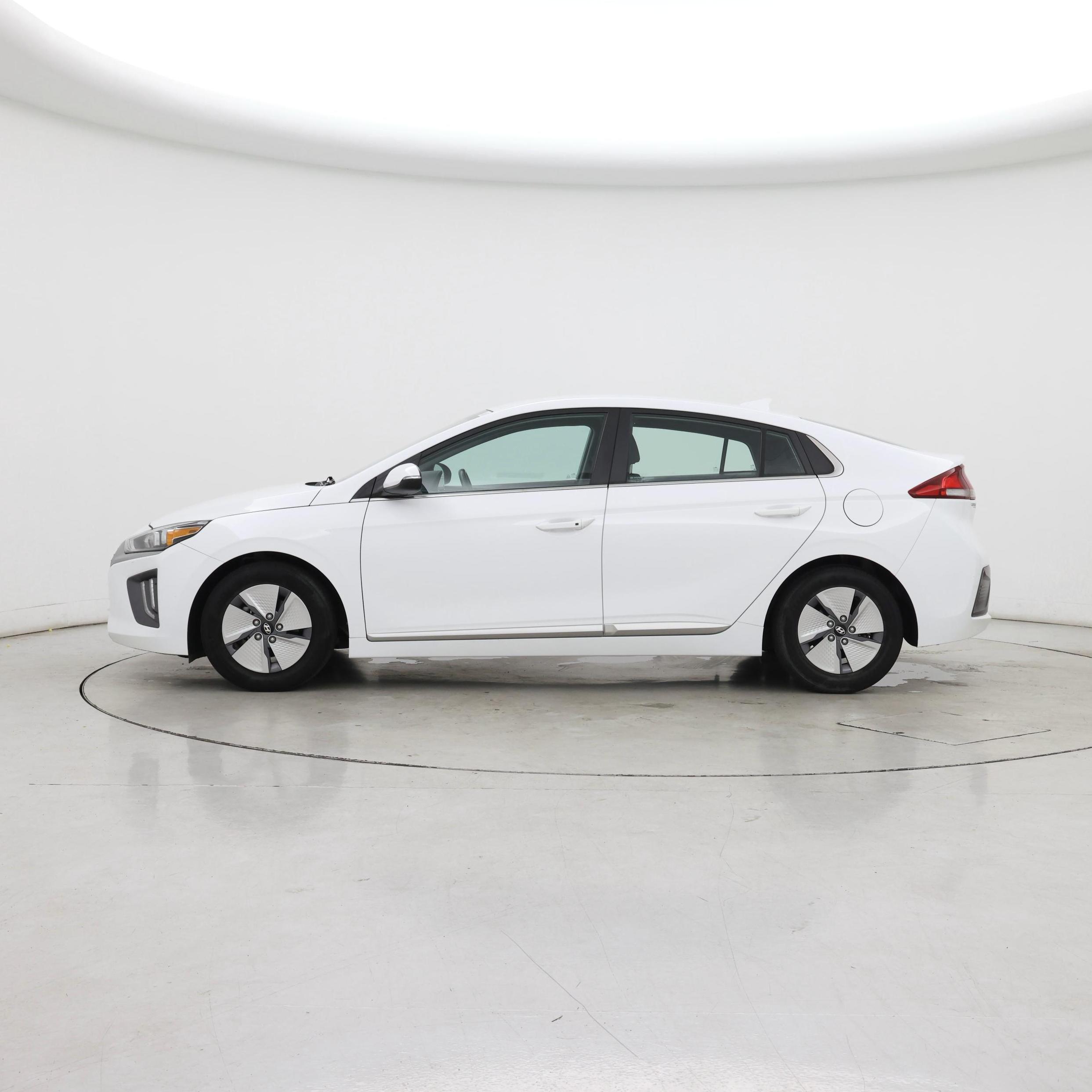 Thumbnail: 2021 Hyundai Ioniq - 3