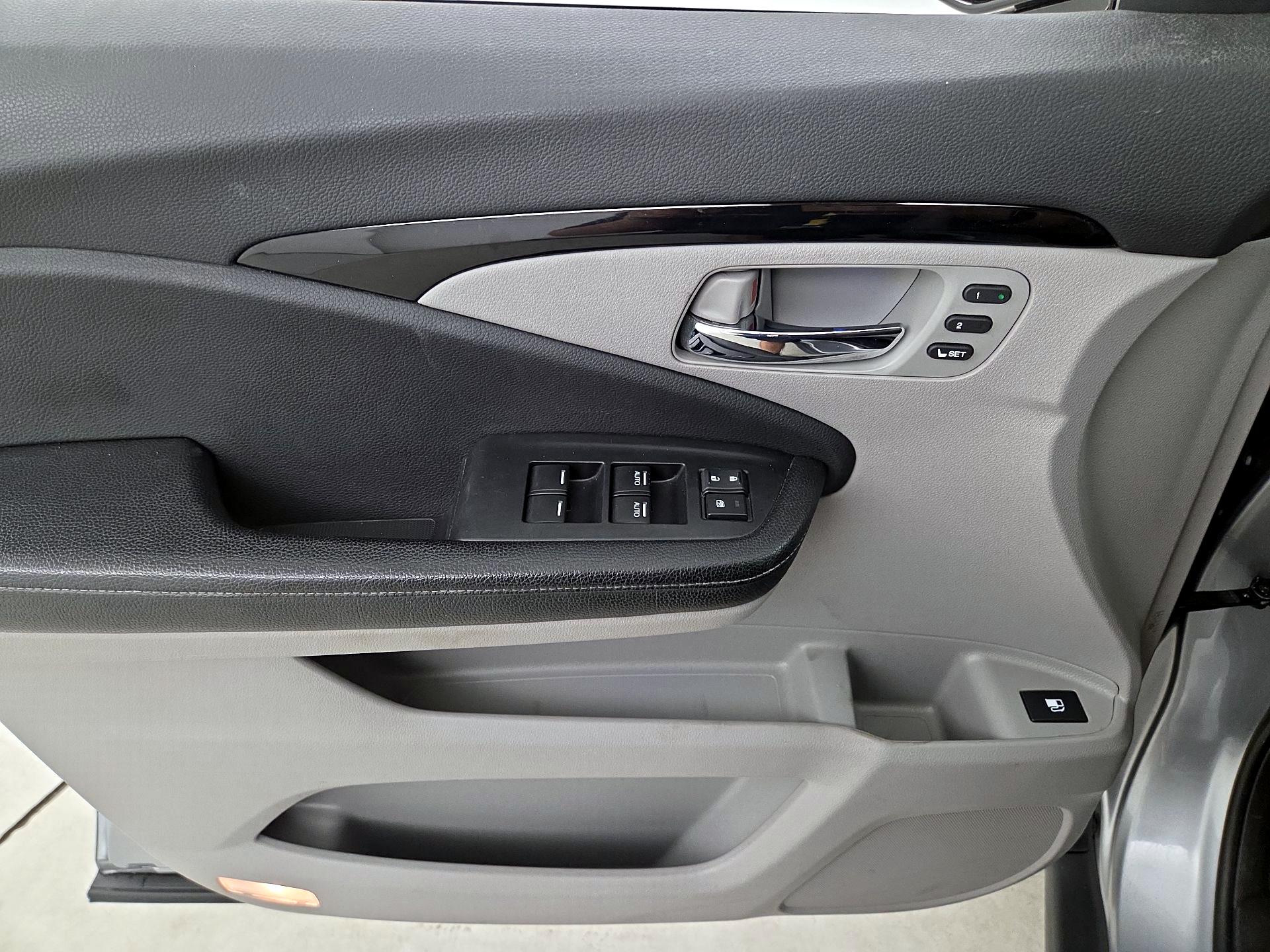 Thumbnail: 2017 Honda Ridgeline - 12