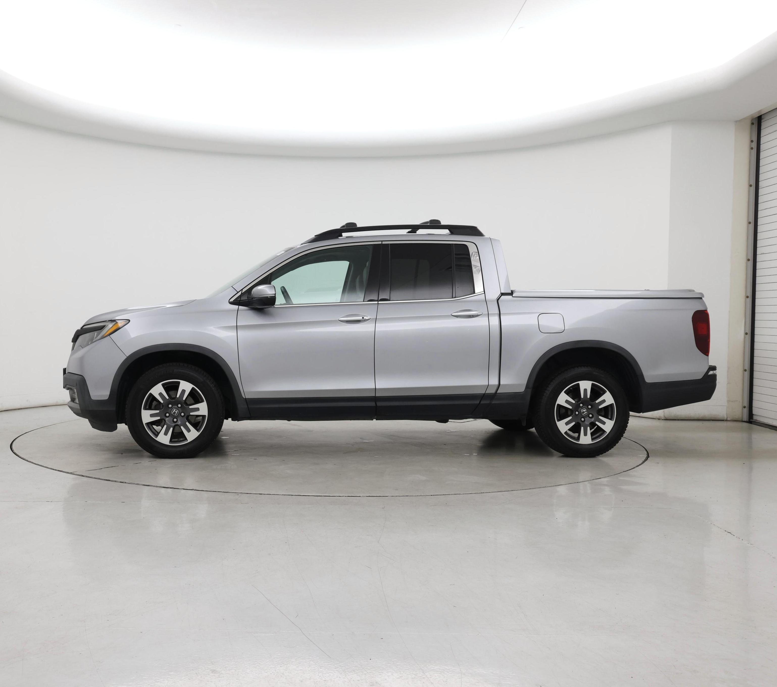 Thumbnail: 2017 Honda Ridgeline - 3