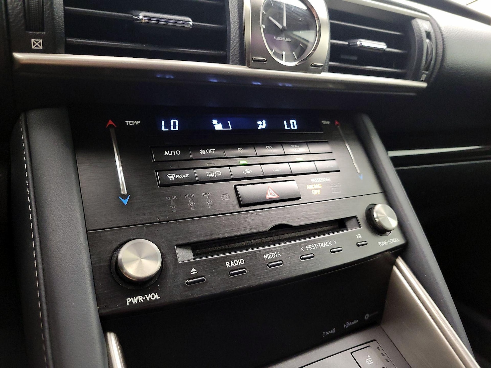 2018 Lexus IS 300 - Photo 17