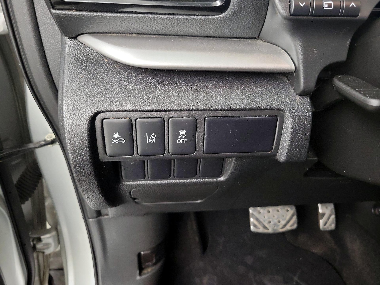 2022 Mitsubishi Eclipse Cross LE - Photo 14