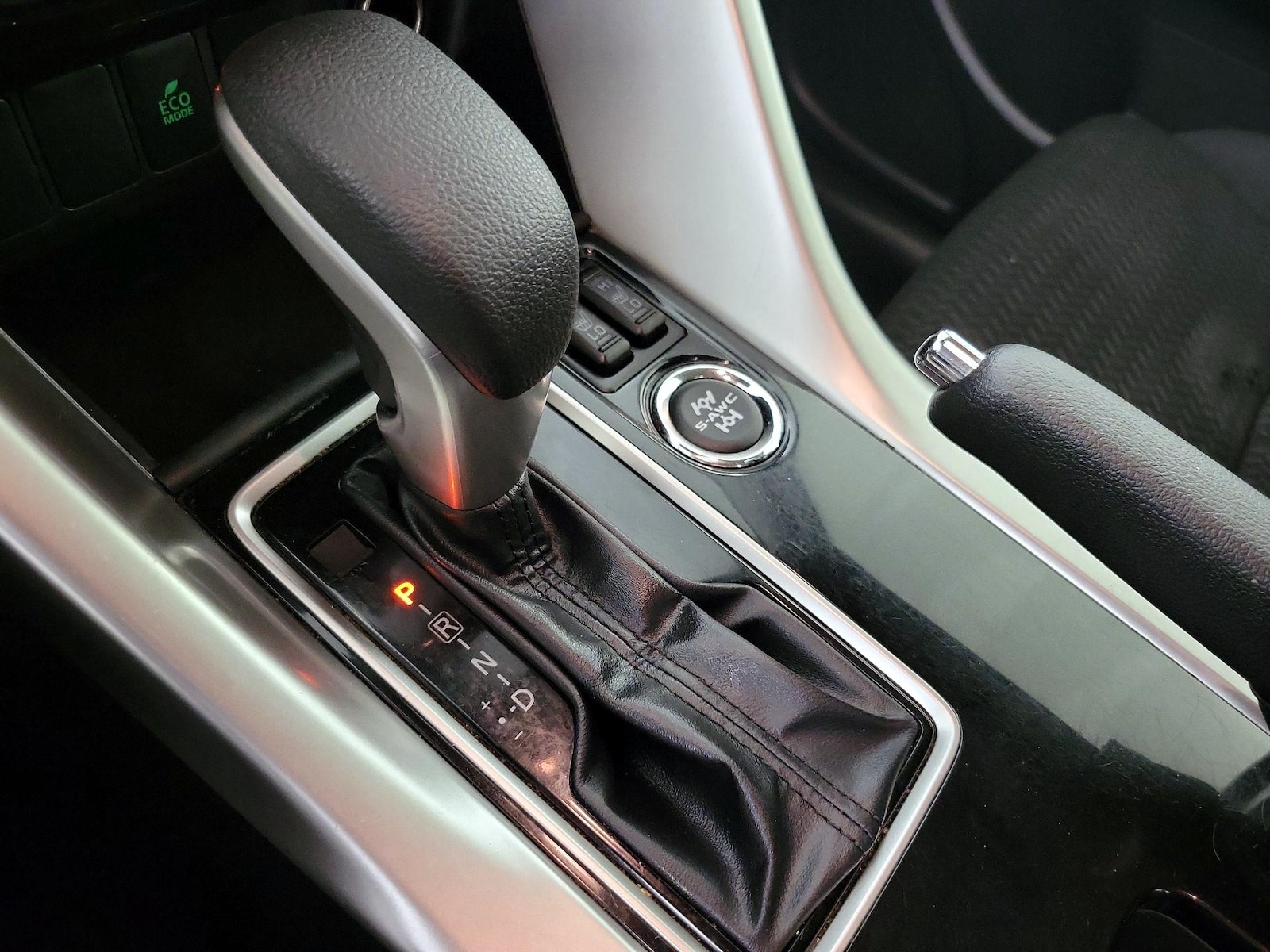 2022 Mitsubishi Eclipse Cross LE - Photo 18