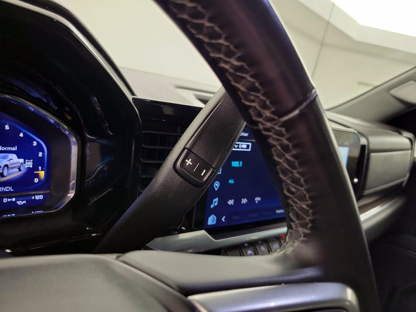 2024 Chevrolet Silverado 1500 LT - Photo 18