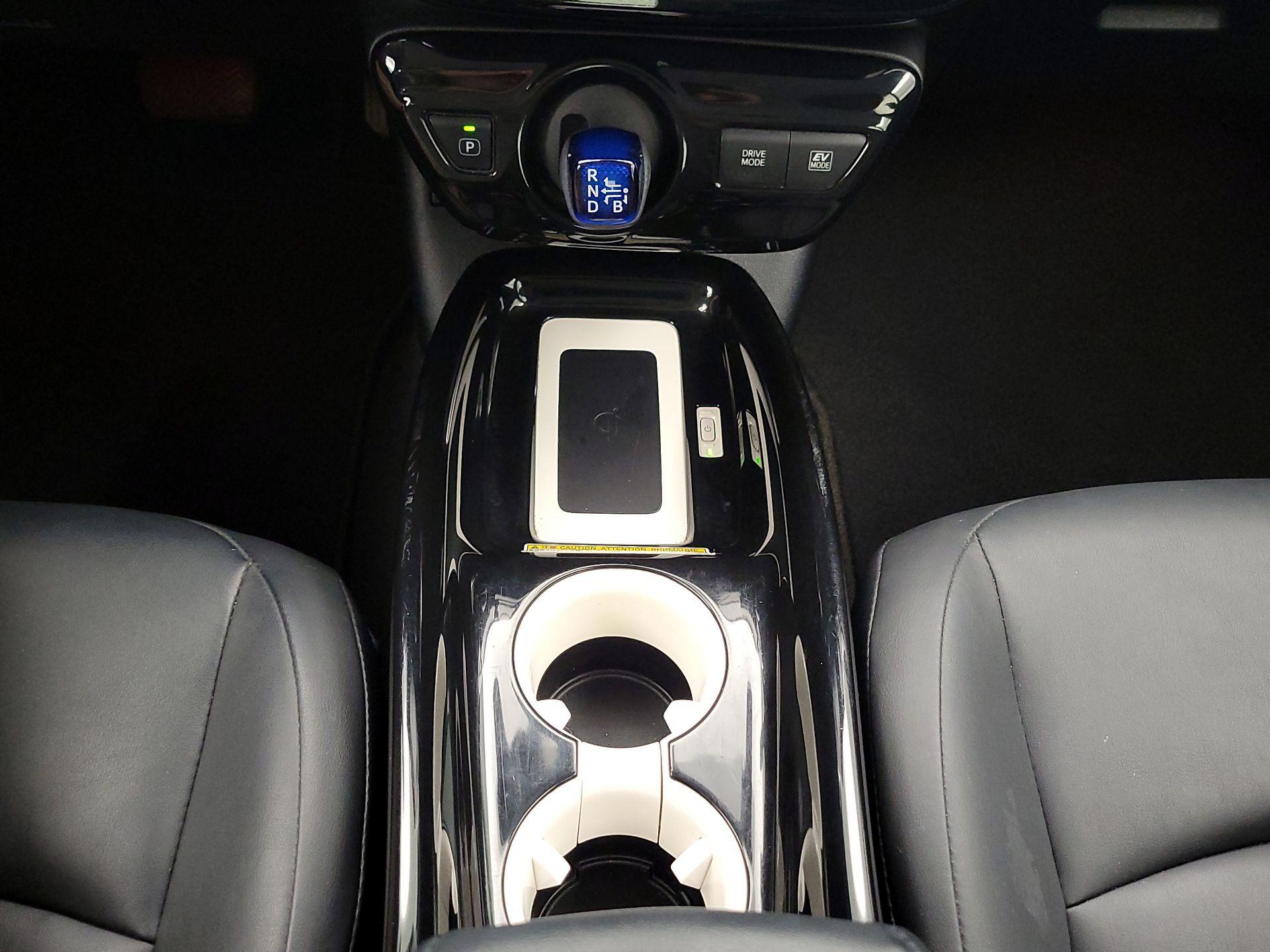 Thumbnail: 2016 Toyota Prius - 18